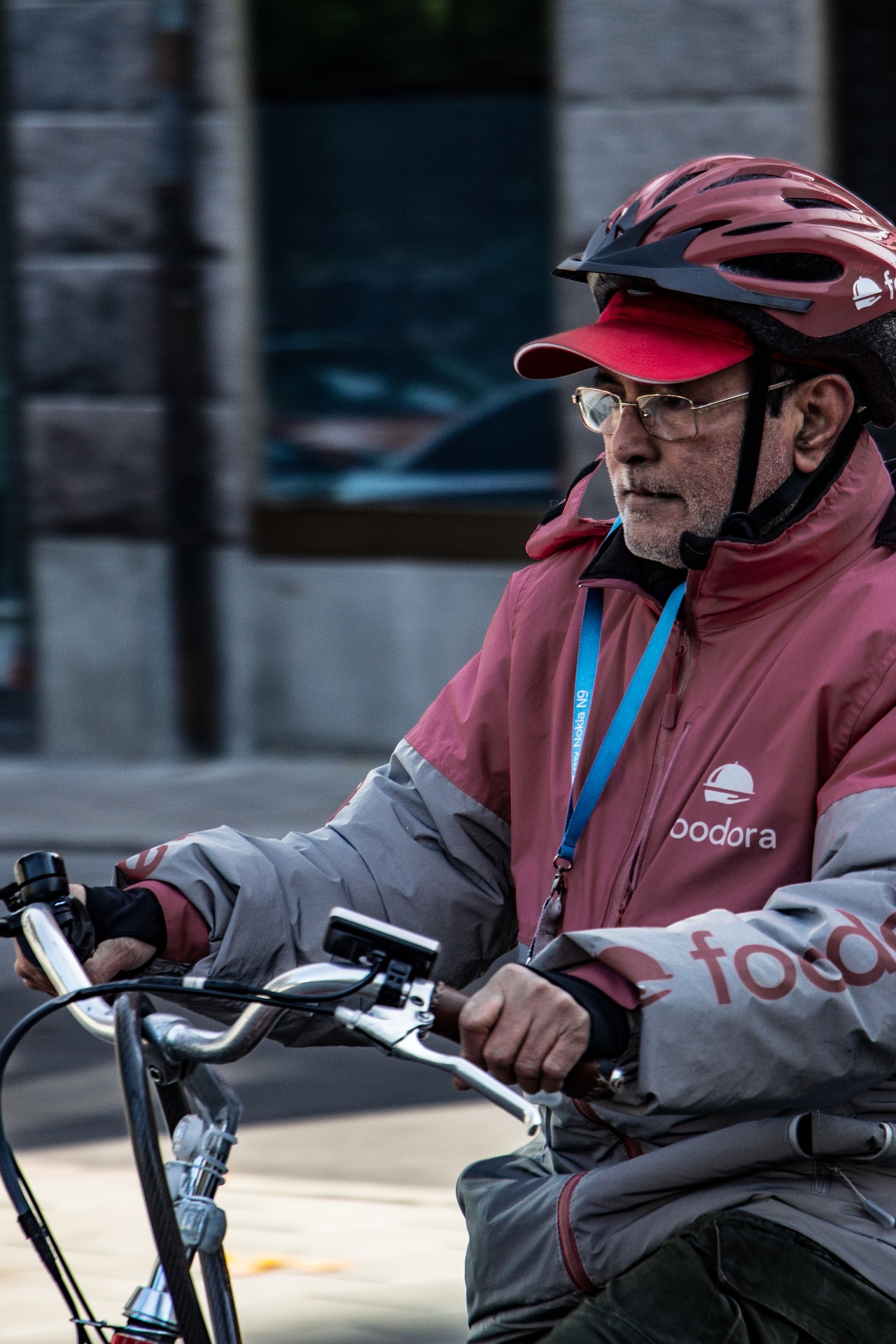 delivery-man-4756327_1920