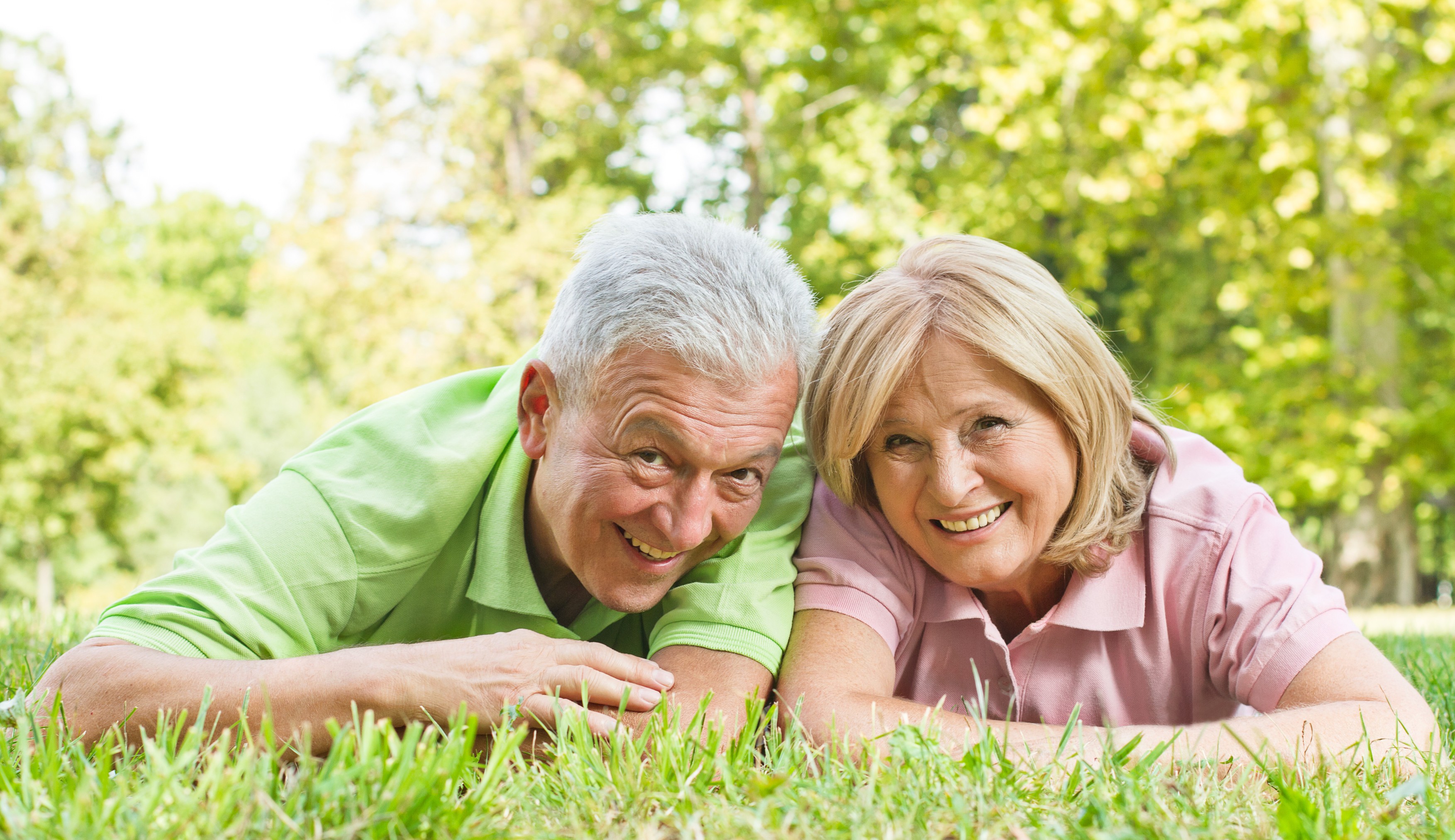 sretni stariji ljudi