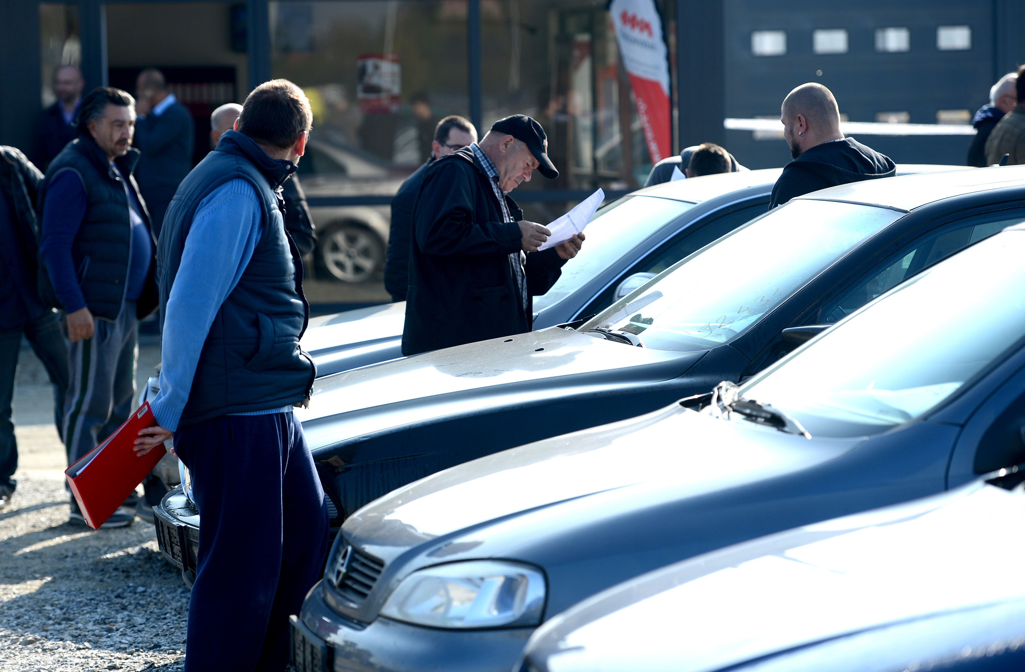 Zagreb: Vozila dravnih institucija prodavat ?e se na javnoj drabi