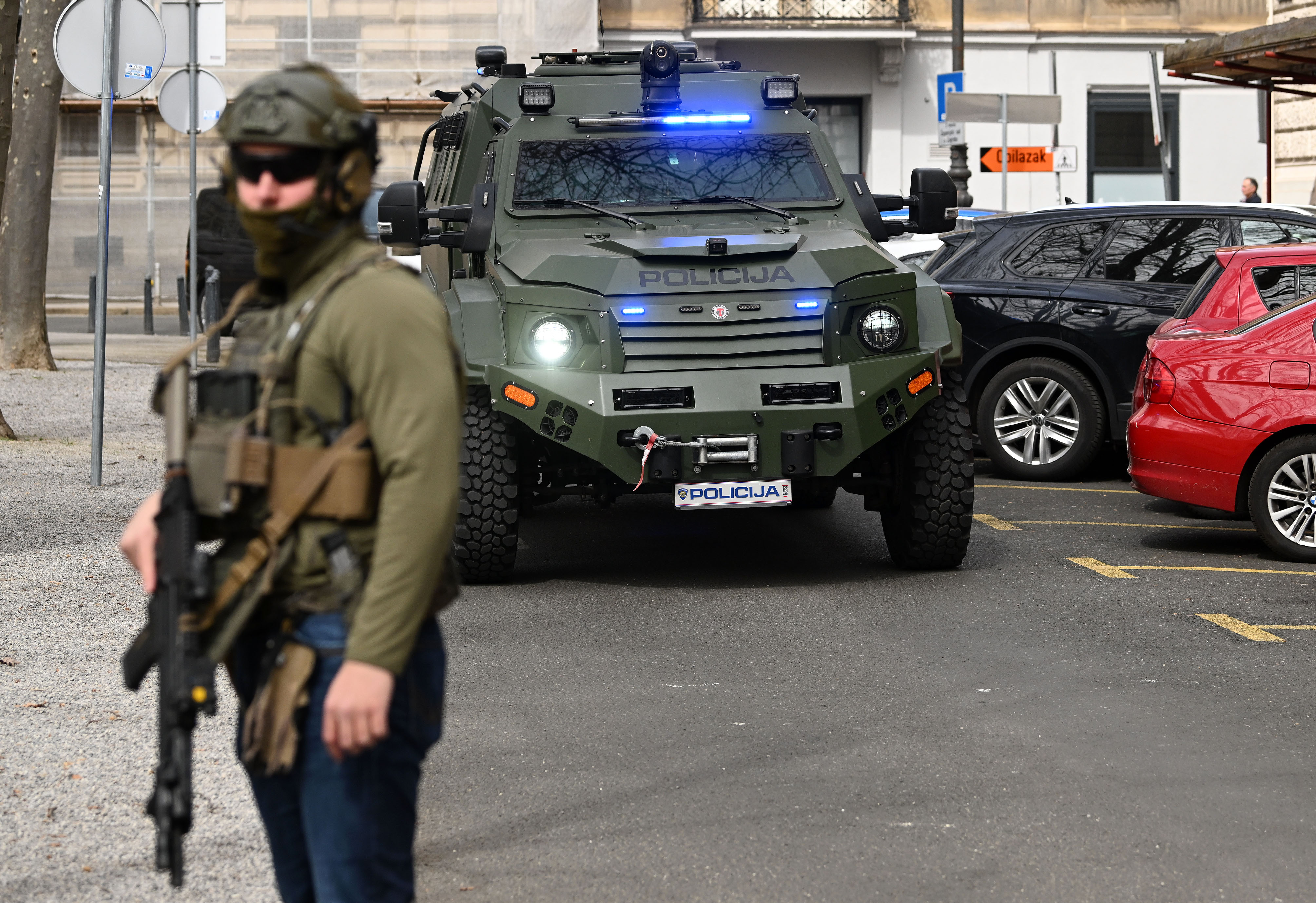 Zagreb: Privođenje na Optužno vijeće osumnjičenih za trgovinu drogom pod pratnjom specijalne policije