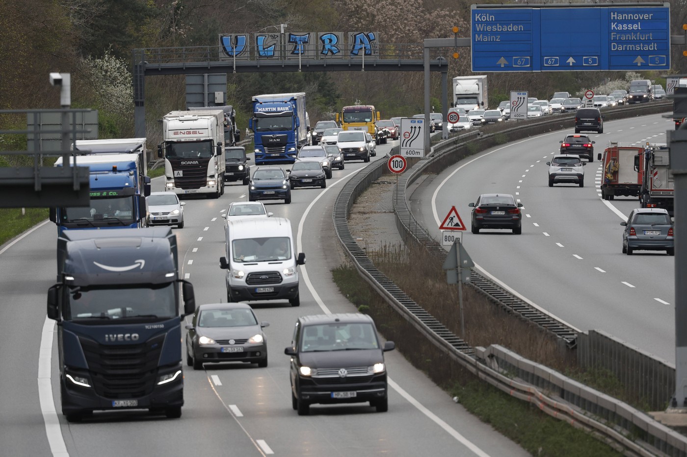 Osterreiseverkehr 27.03.2024 Kurz vor den Osterfeiertagen wird der Autoverkehr auf den Autobahnen immer dichter. Der ADA