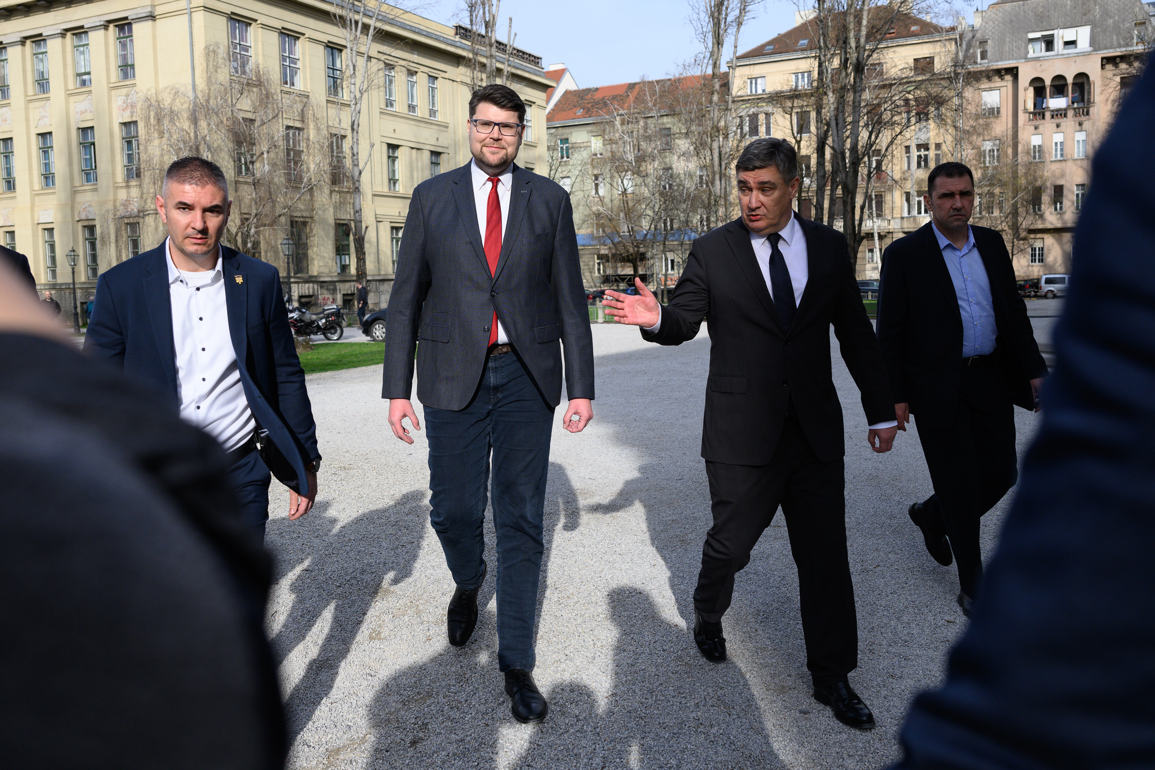 Zagreb: Peđa Grbin održao izvanrednu konferenciju za medije, pridružio mu se i predsjednik Milanović