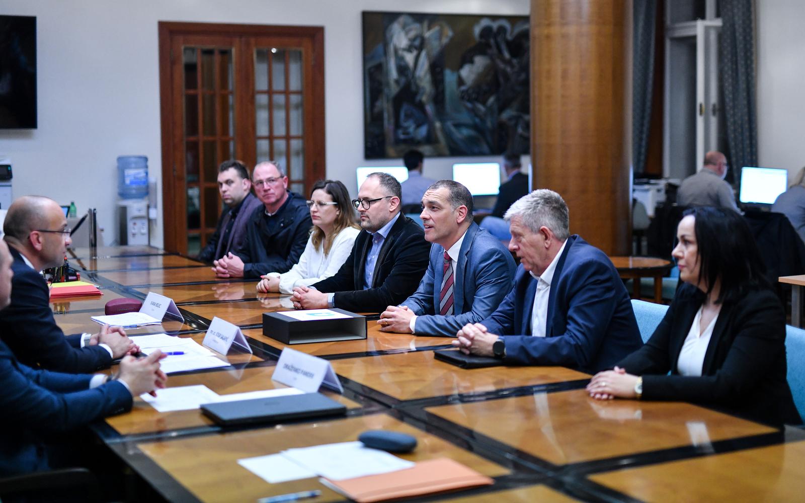 Zagreb: Agrarna stranka, Pokret za hrvatsku poljoprivredu, Akcija za promjene, Demokršćani i Nezavisna lista Višnjan predali listu za parlamentarne izbore