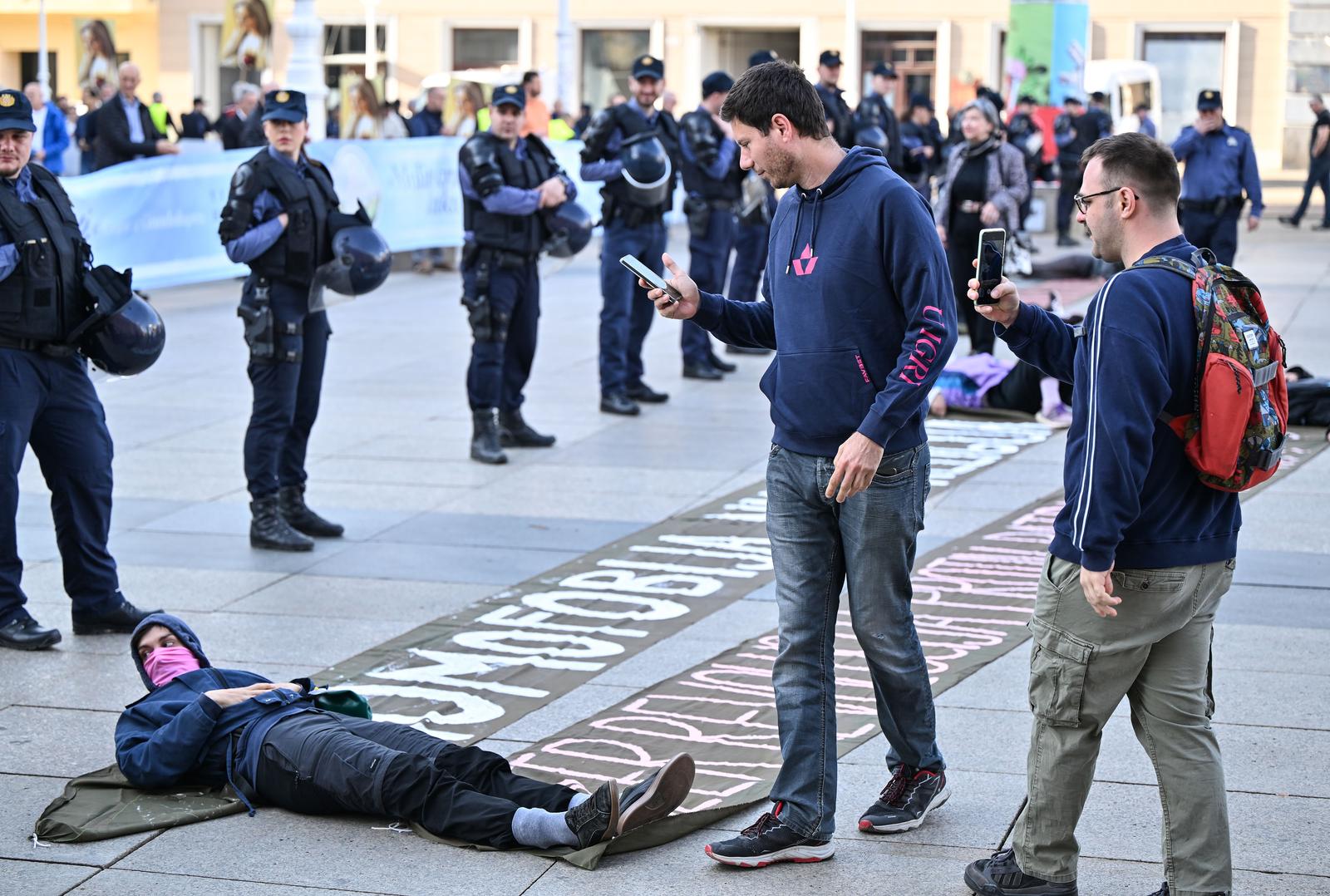 Zagreb: Prosvjed protiv muške molitve