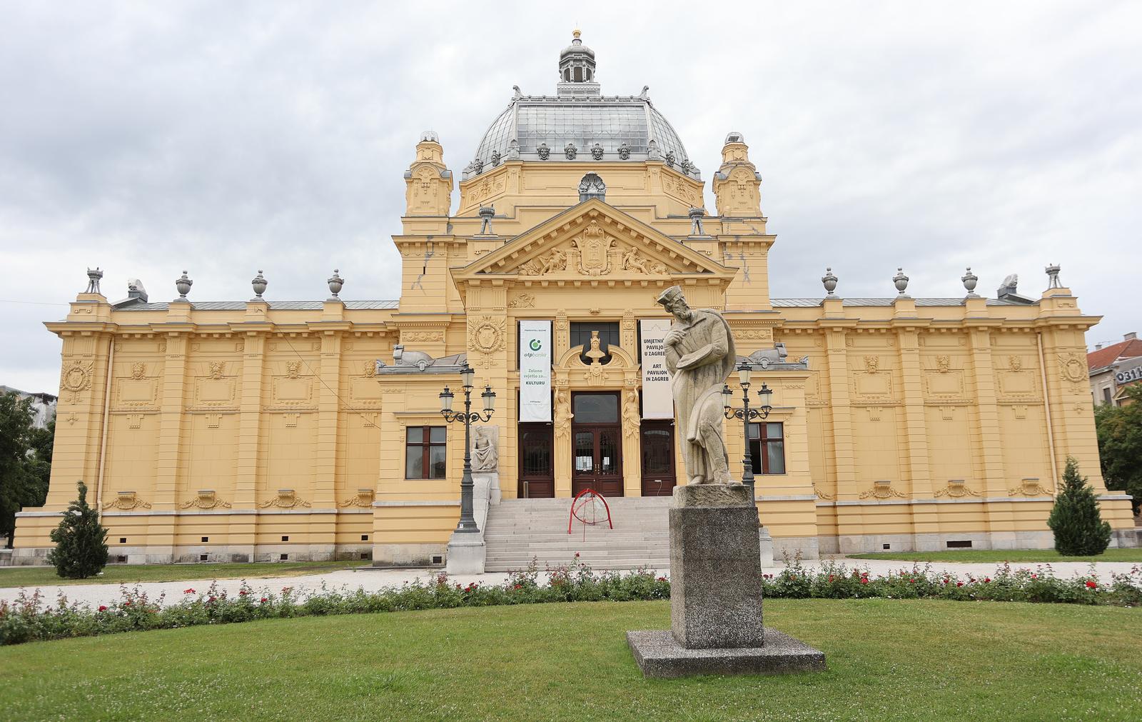Zagreb: Umjetnička instalacija ispred Umjetničkog paviljona