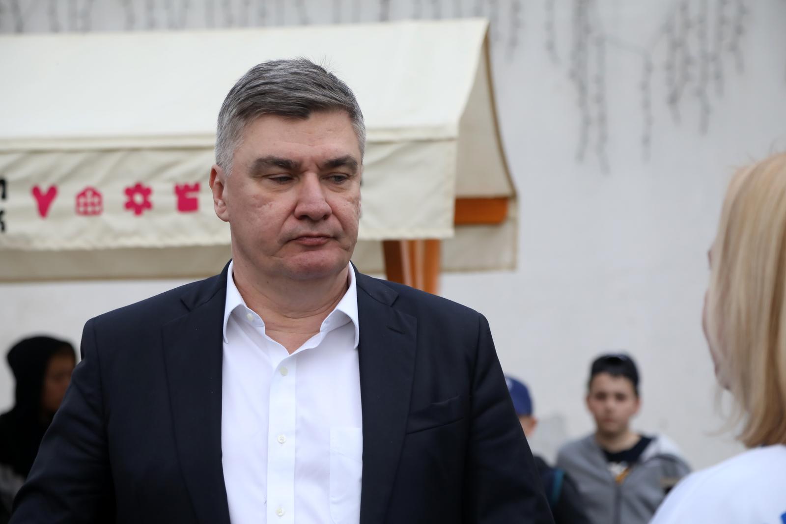 Sisak: Predsjednik Republike Zoran Milanović došao je na prvu finalnu utakmicu Prvenstva Hrvatske između Kluba hokeja na ledu Sisak i Kluba Medvešćak Admiral
