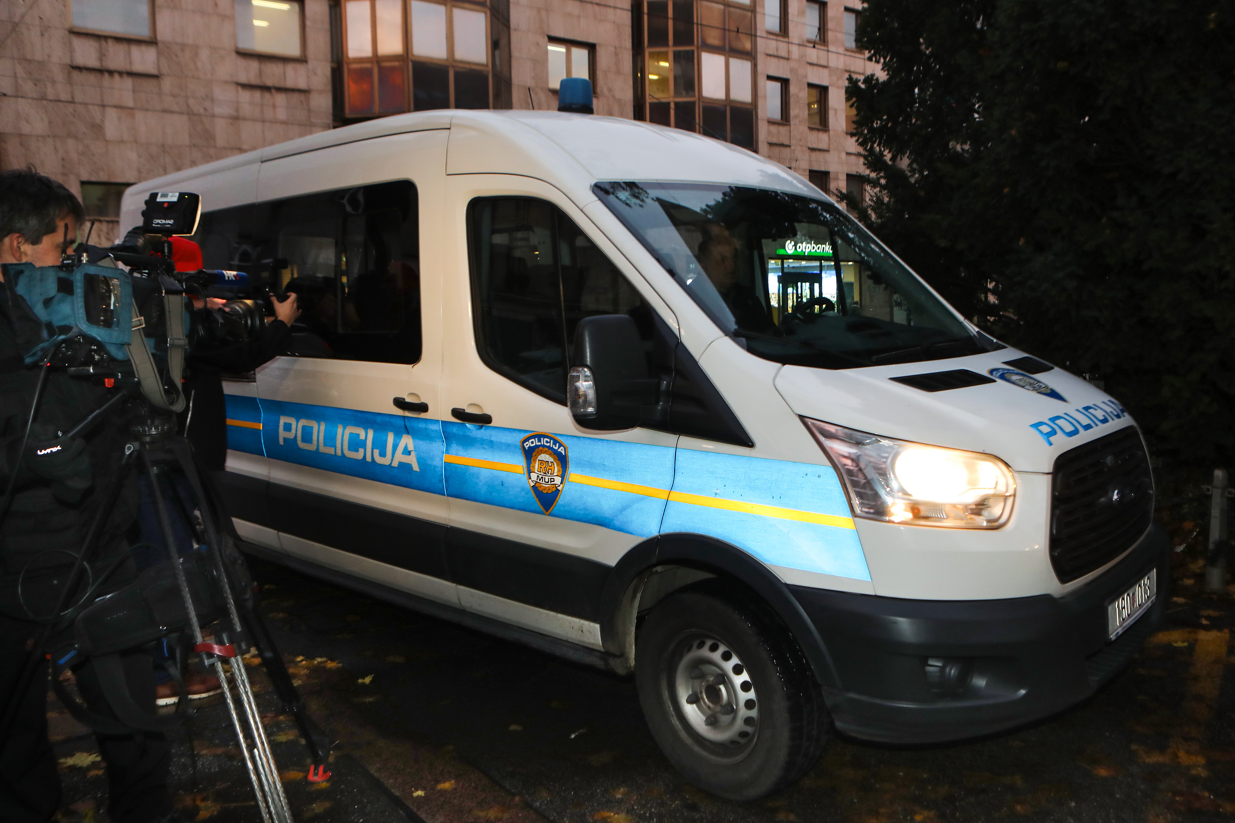 Zagreb: Prevaranti koji su varali starije građane privedeni u USKOK