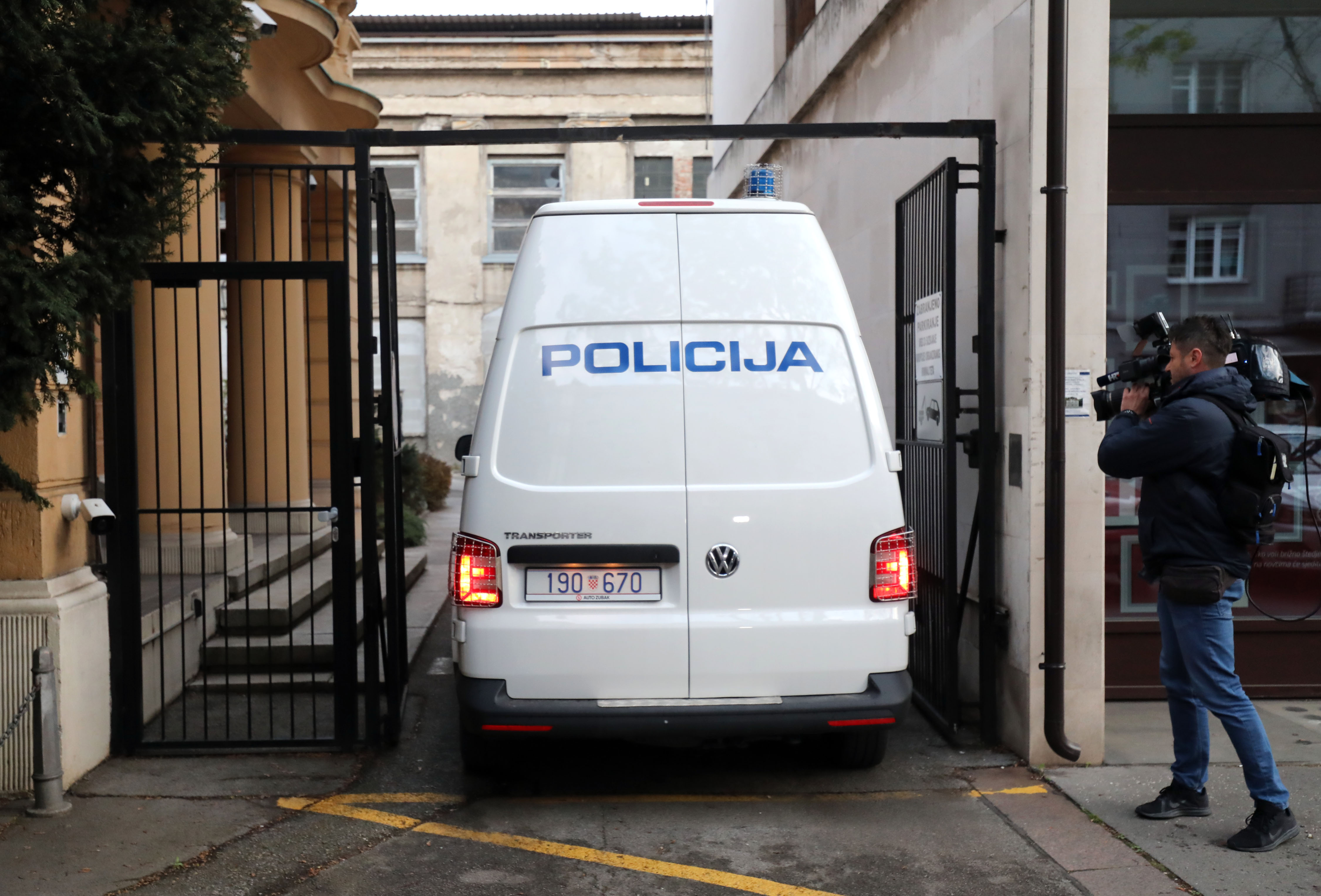 Zagreb: Dovođenje Dragana Kovačevića i ostalih uhićenih na ispitivanje u USKOK