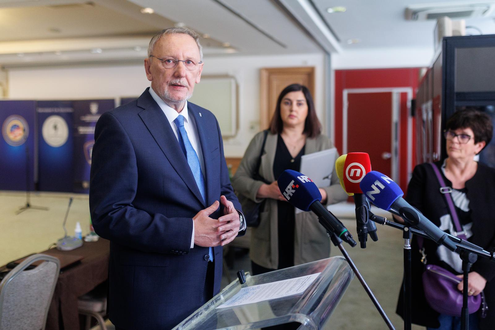 Opatija: Davor Božinović komentirao ubojstva u Zagrebu