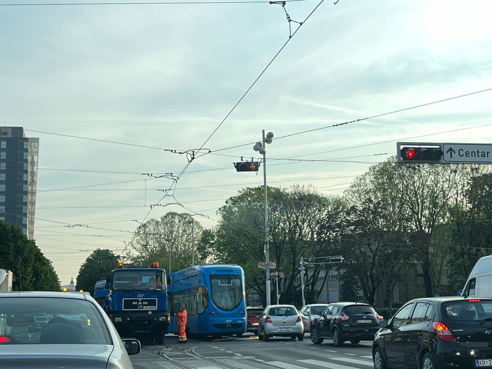 tramvaj iskočio ZET