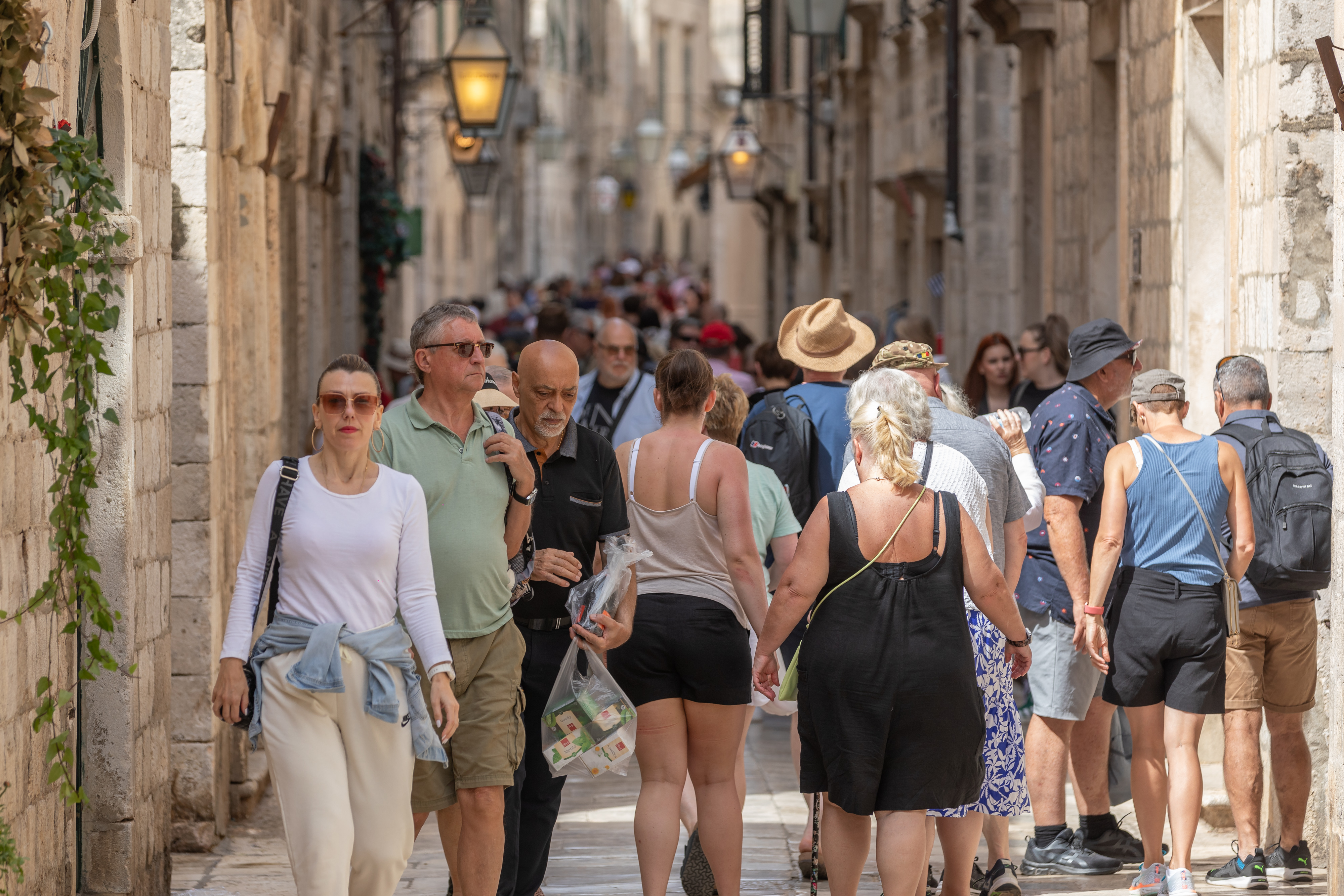 Velik broj turista uživa u ljepotama Dubrovnika