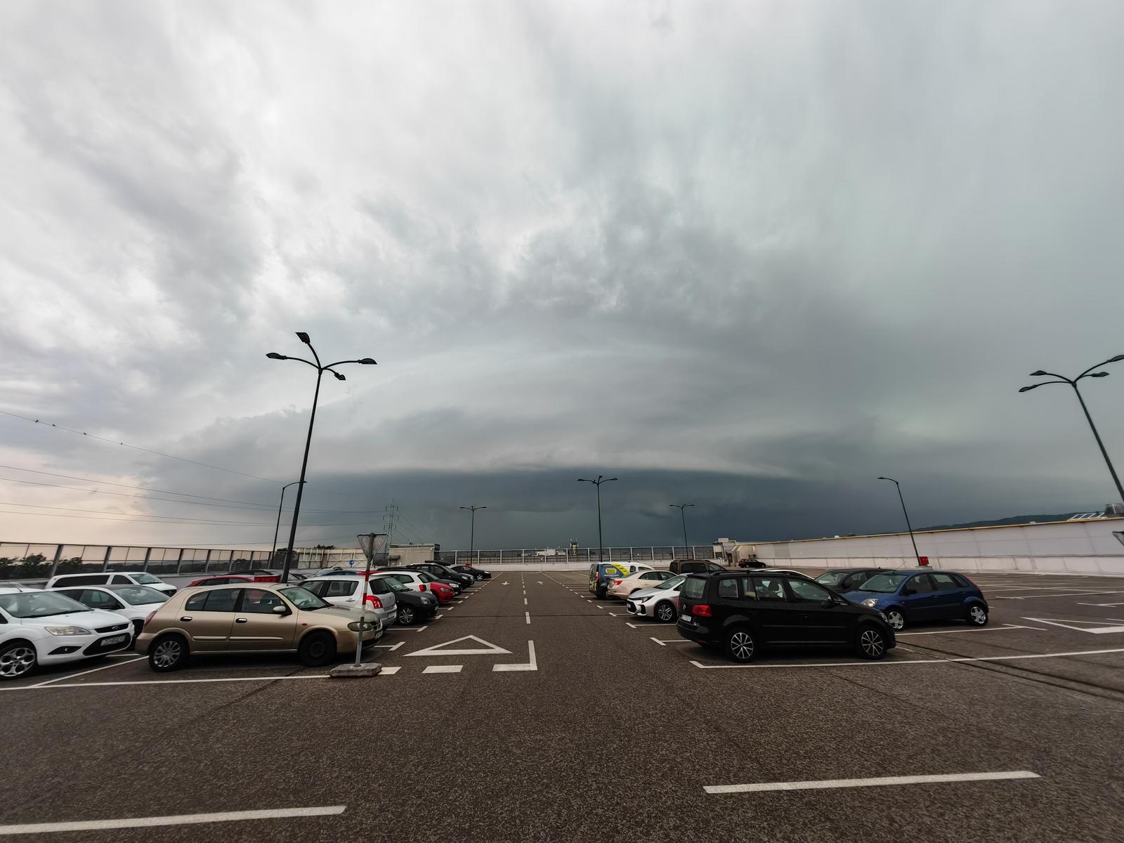 Zagreb: Dolazak oluje na zapadnom dijelu grada
