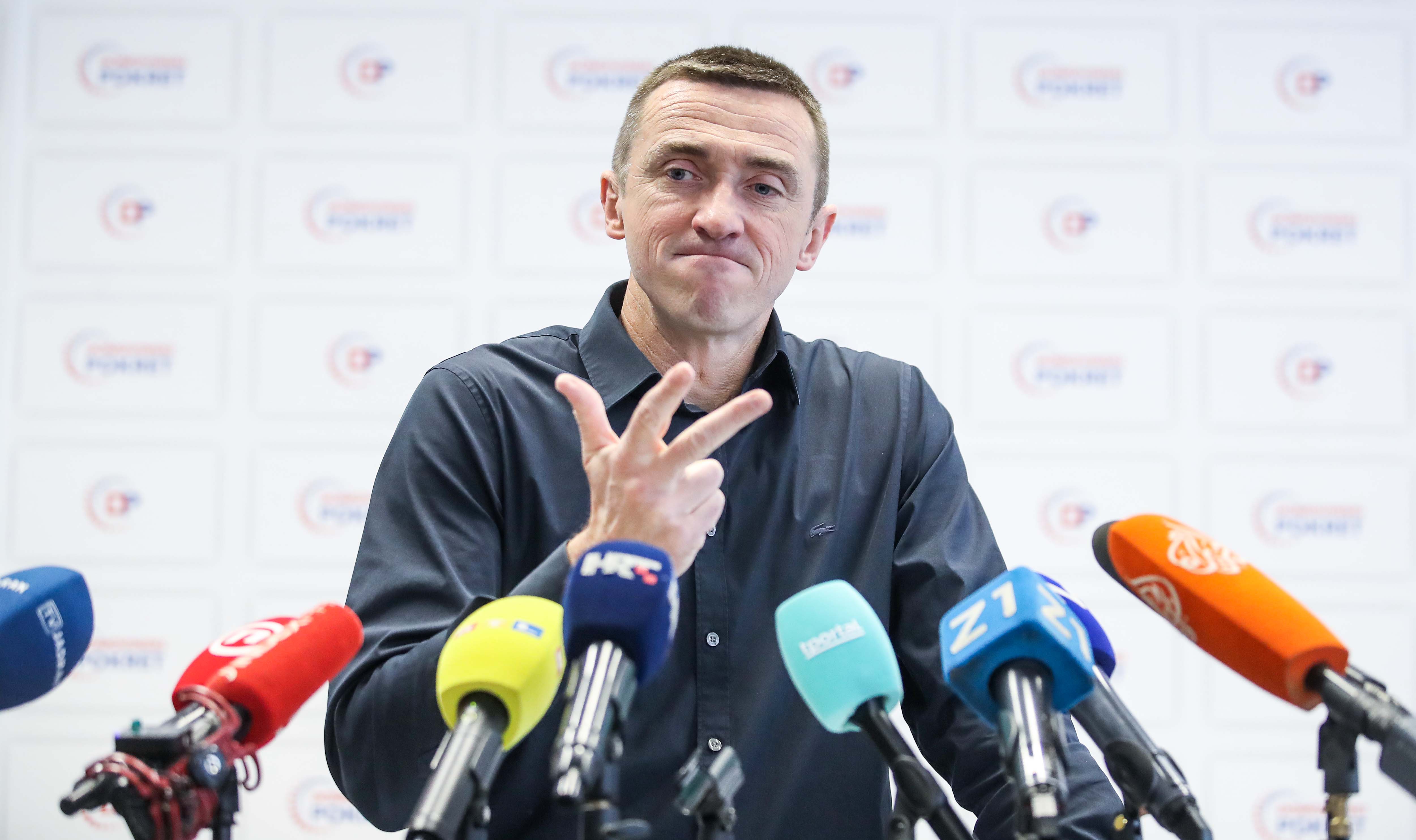 Zagreb: Ivan Penava održao konferenciju za medije