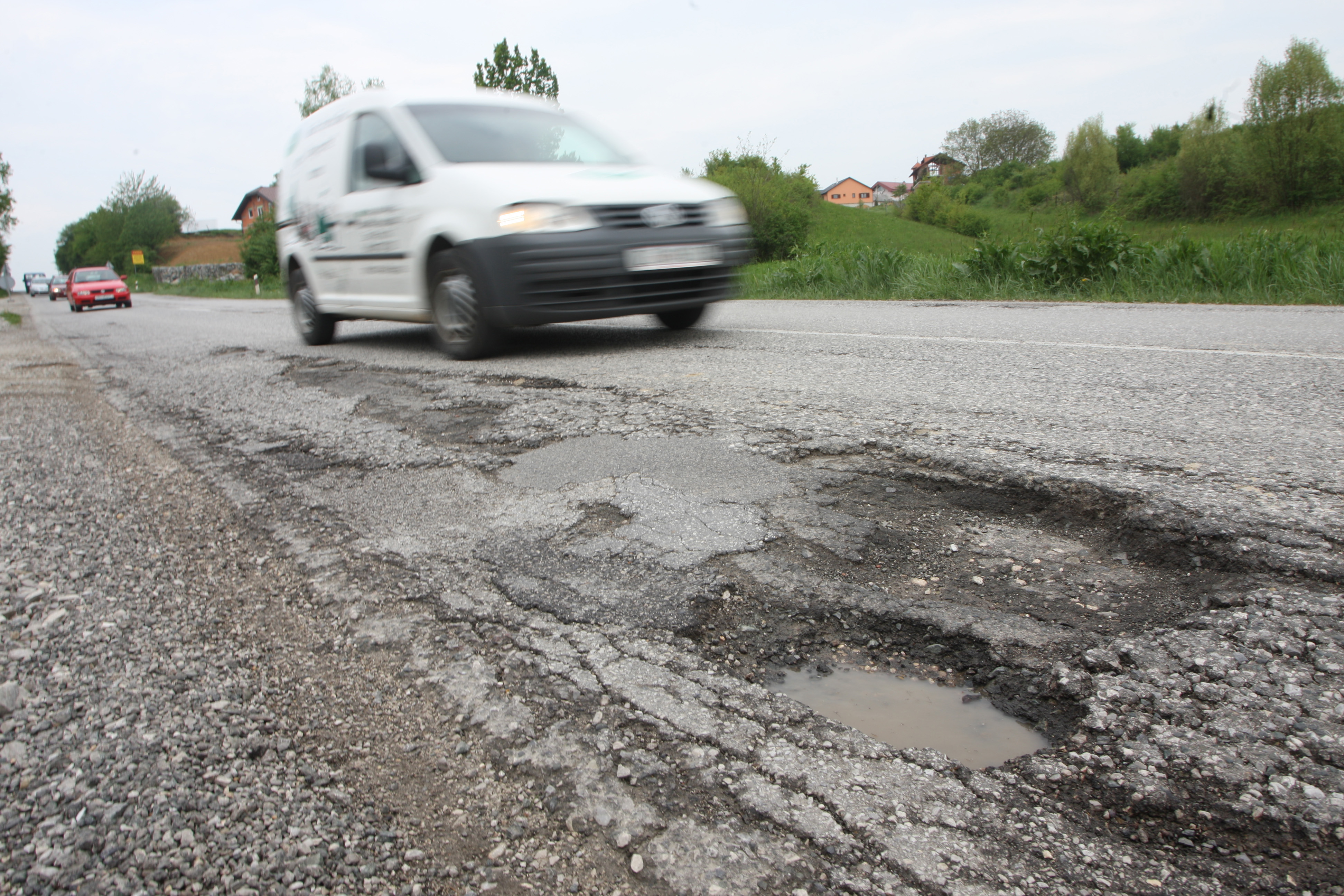 Zagreb: Ote?enja i rupe na cesti, ilustracija
