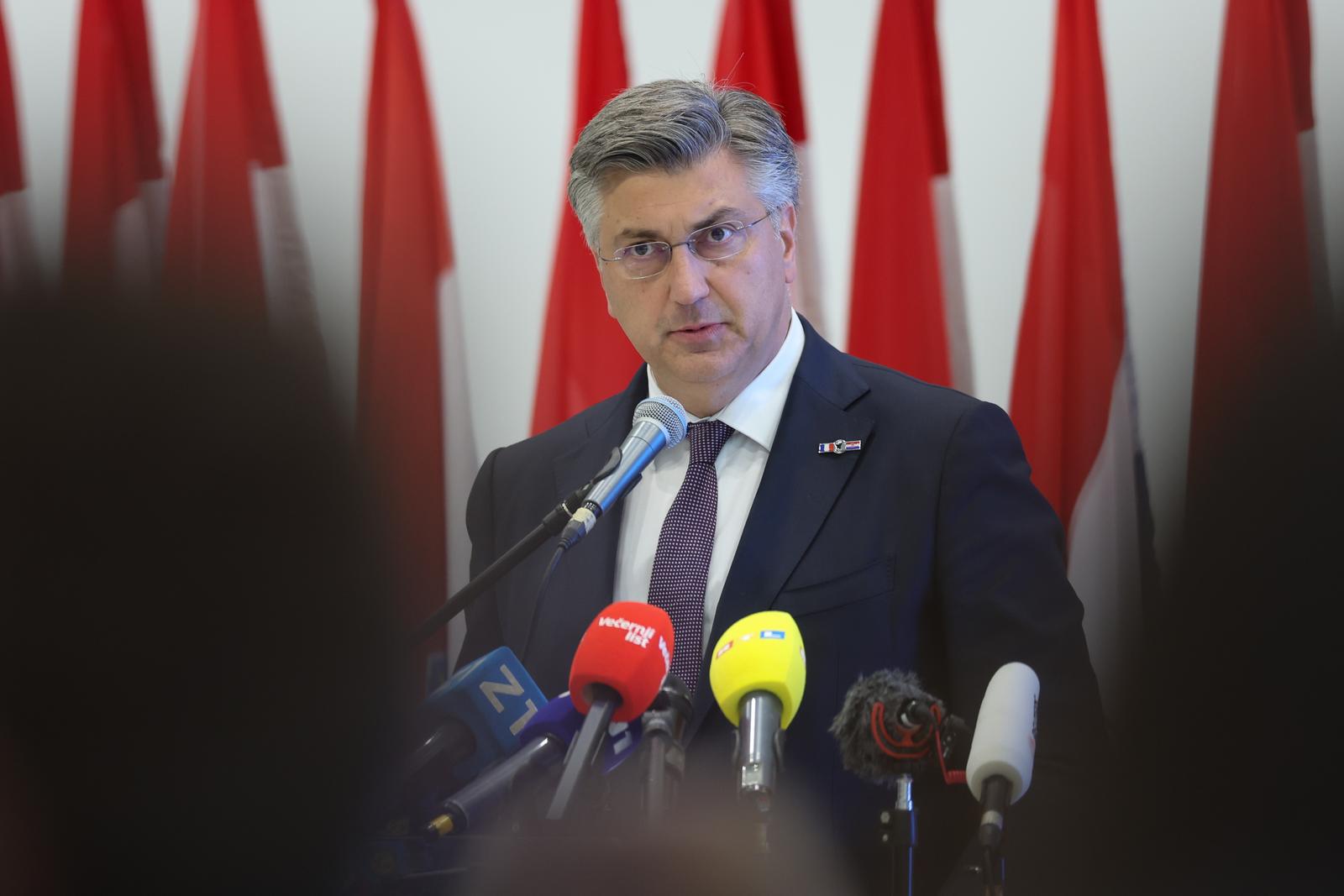 Svečani program na dočeku prve skupine višenamjenskih borbenih aviona Rafalea u Hrvatsku