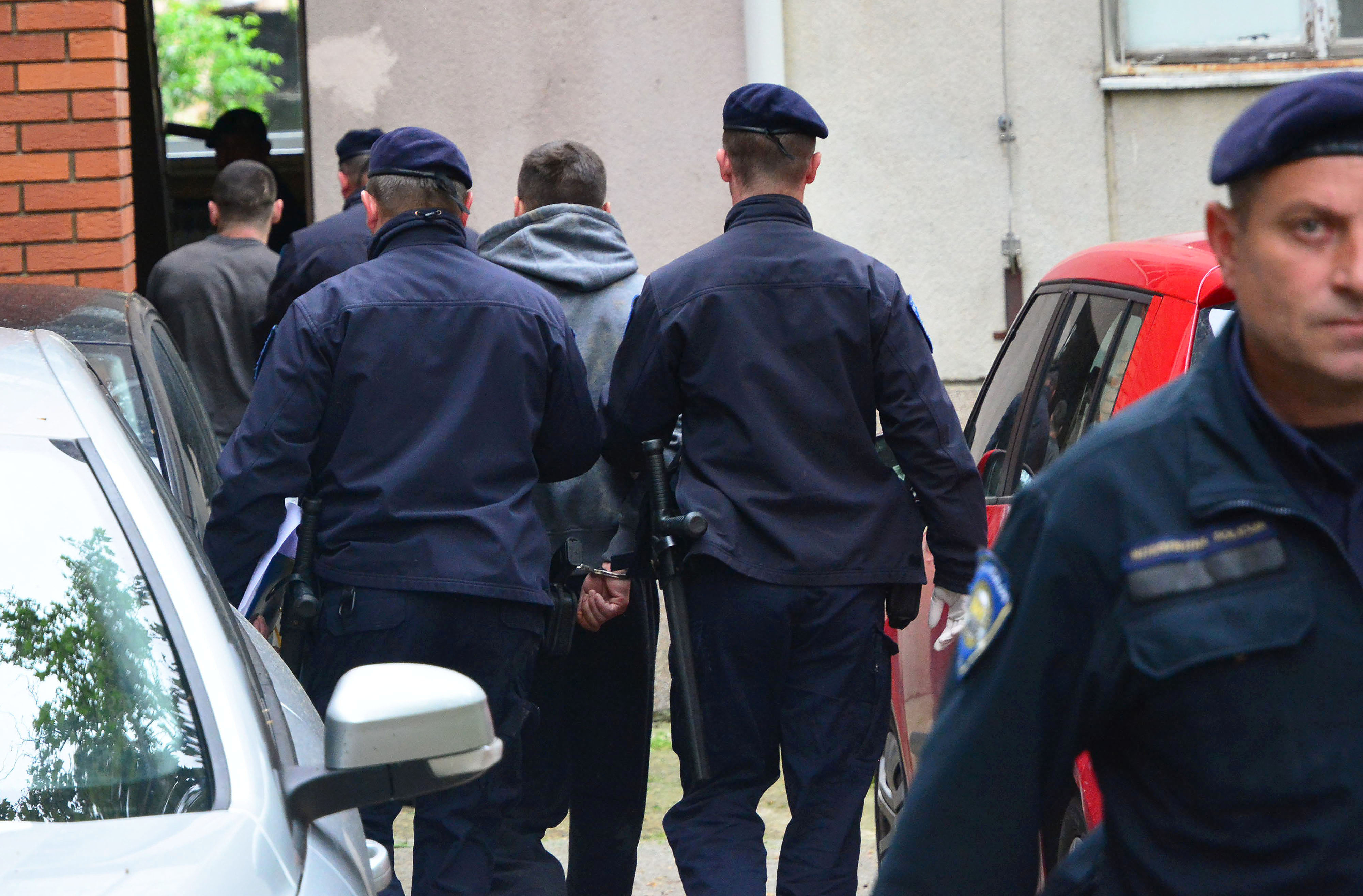 Slavonski Brod: Privedena dvojica mukaraca koja su za vikend divljala po Novoj Gradiki