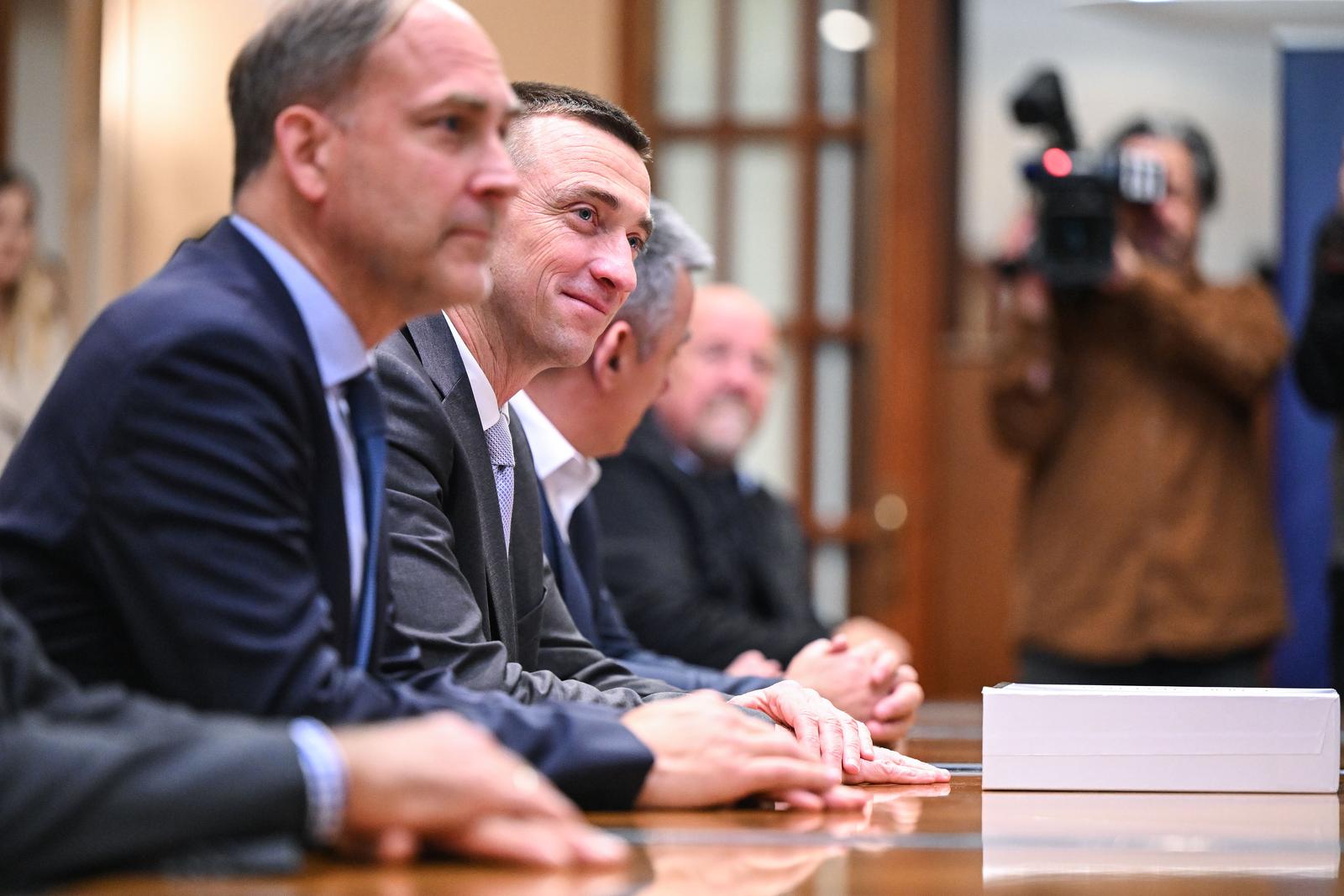 Zagreb: Domovinski pokret predao kandidacijske liste za Europski parlament