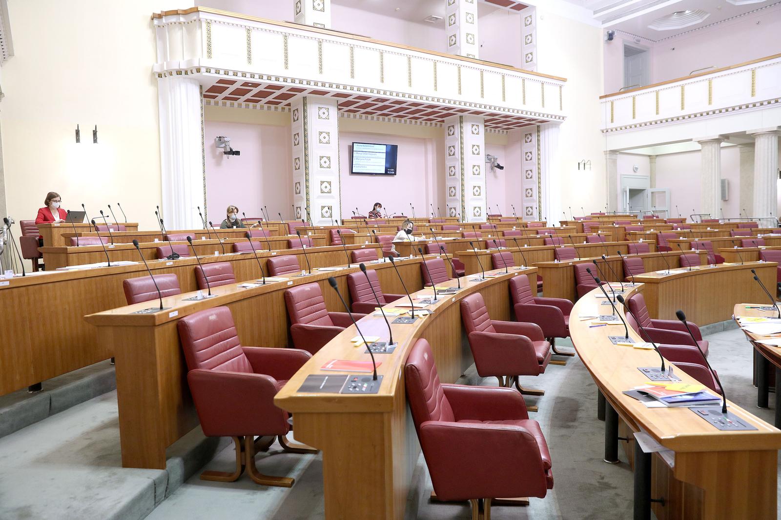 Zagreb: Predsjednik Sabora Gordan Jandroković i samo pet zastupnica počeli sjednicu Sabora