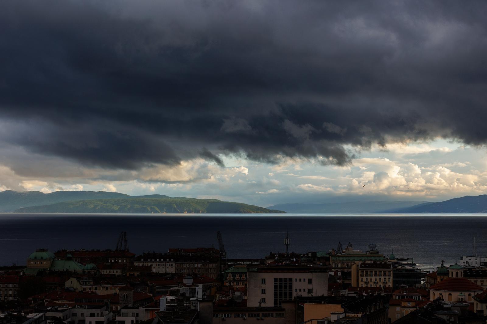 Tamni oblaci nad Kvarnerom