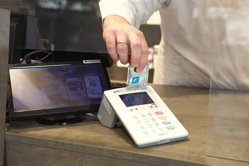 RECORD DATE NOT STATED Elektronische Gesundheitskarte (eGK) Einsatz der elektronischen Gesundheitskarte (eGK) im Apothek