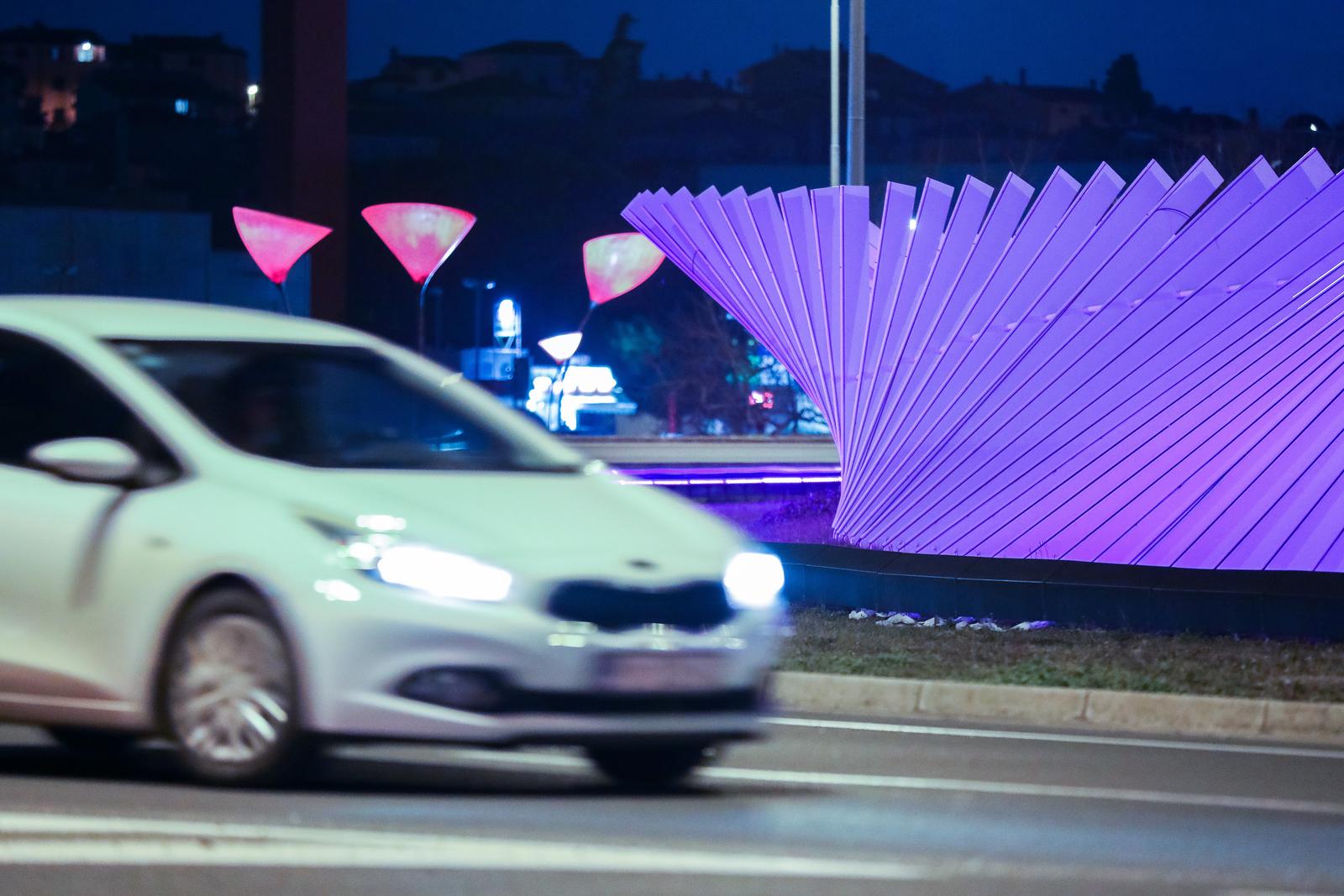 Pulski rotor osvijetljen ljubičastom bojom povodom Međunarodnog dana epilepsije