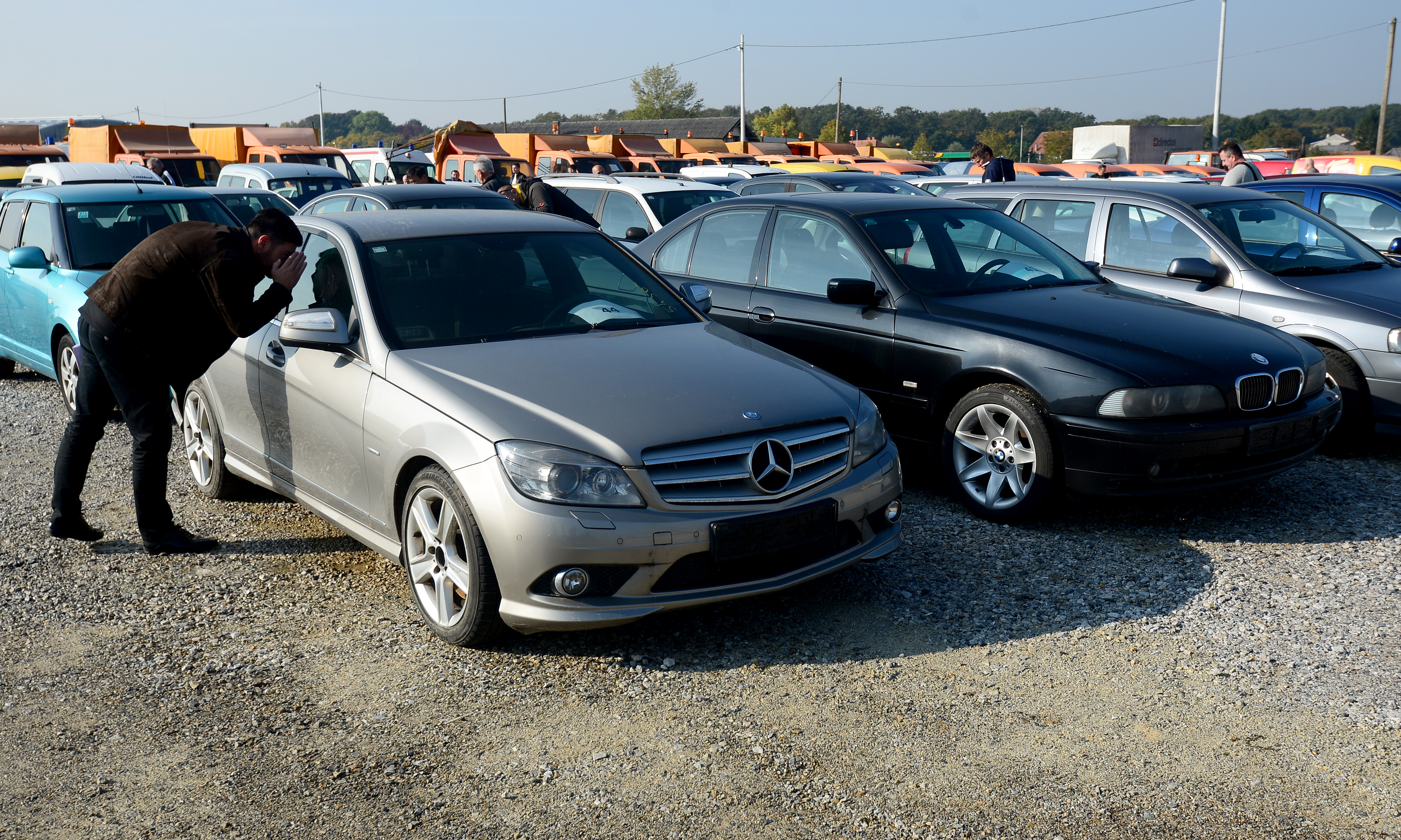 Zagreb: Vozila dravnih institucija prodavat ?e se na javnoj drabi