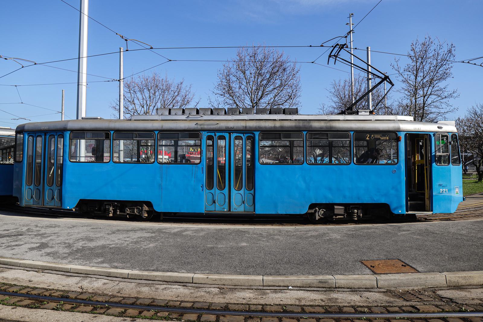Zagreb: Tramvaj ZET-a koji vozi već pola stoljeća