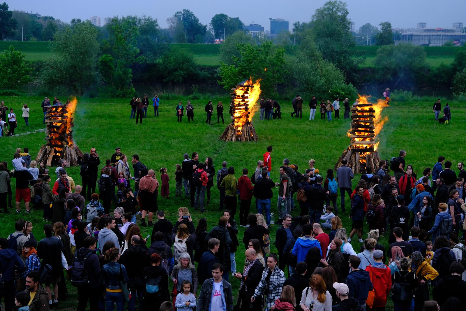 Zagreb: Na Savskom nasipu održani Trnjanski kresovi