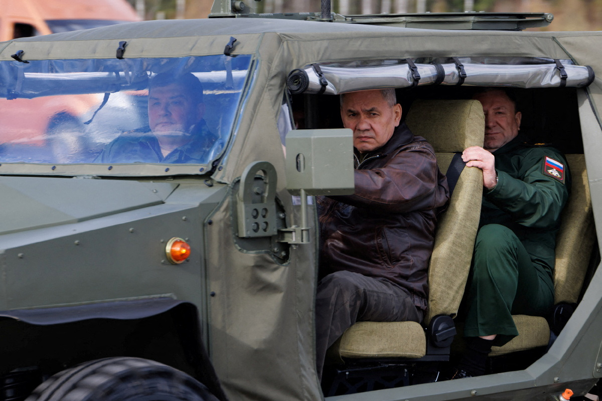 Russian Defence Minister Sergei Shoigu inspects promising weapons samples in Moscow region