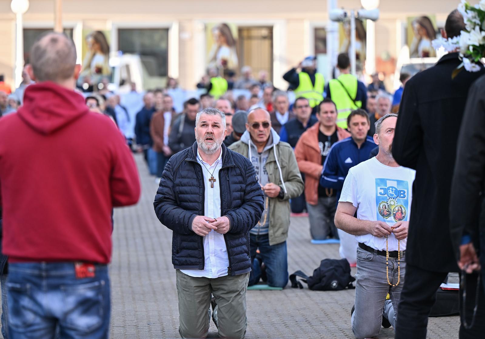 Zagreb: Molitelji i ove subote na glavnom zagrebačkom trgu