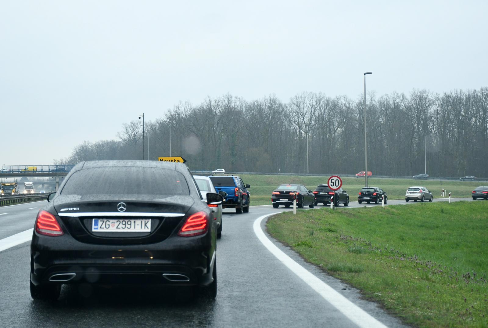 Velike gužve na autocesti A3 između čvora Novska i Okučani zbog teške prometne nesreće s dvoje mrtvih