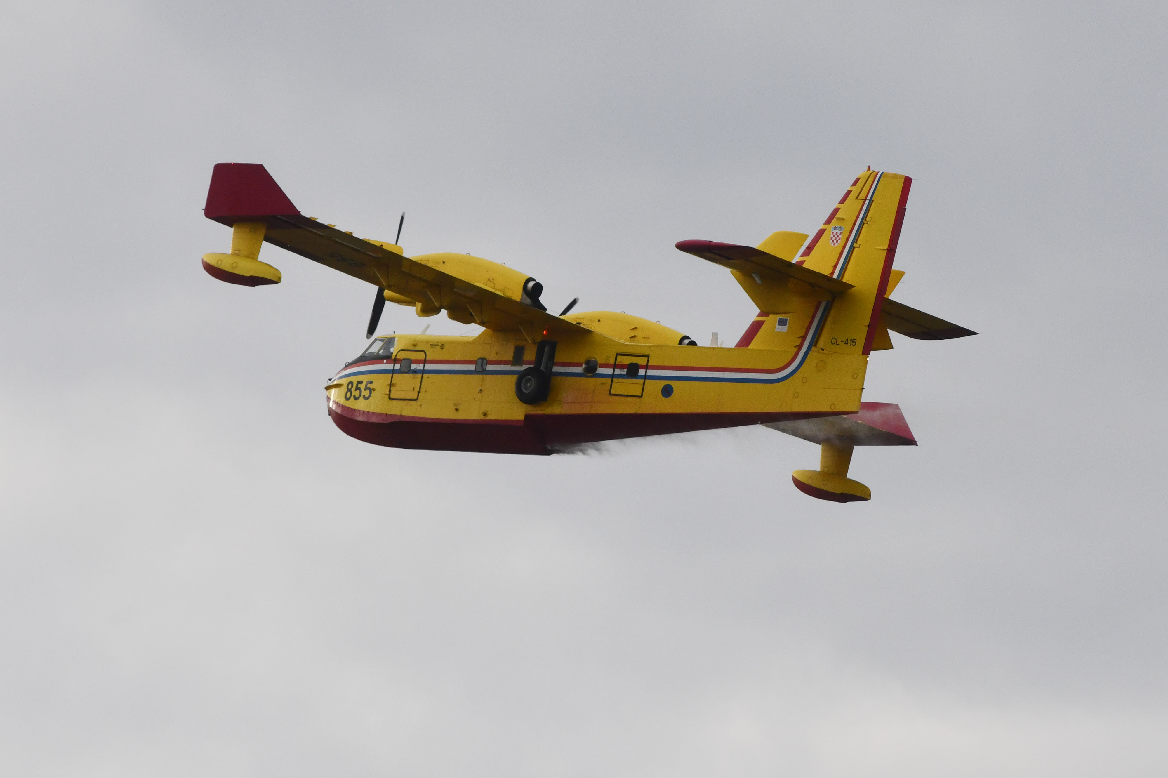 Požar na nepristupačnom terenu između Vrpolja i Grebaštice