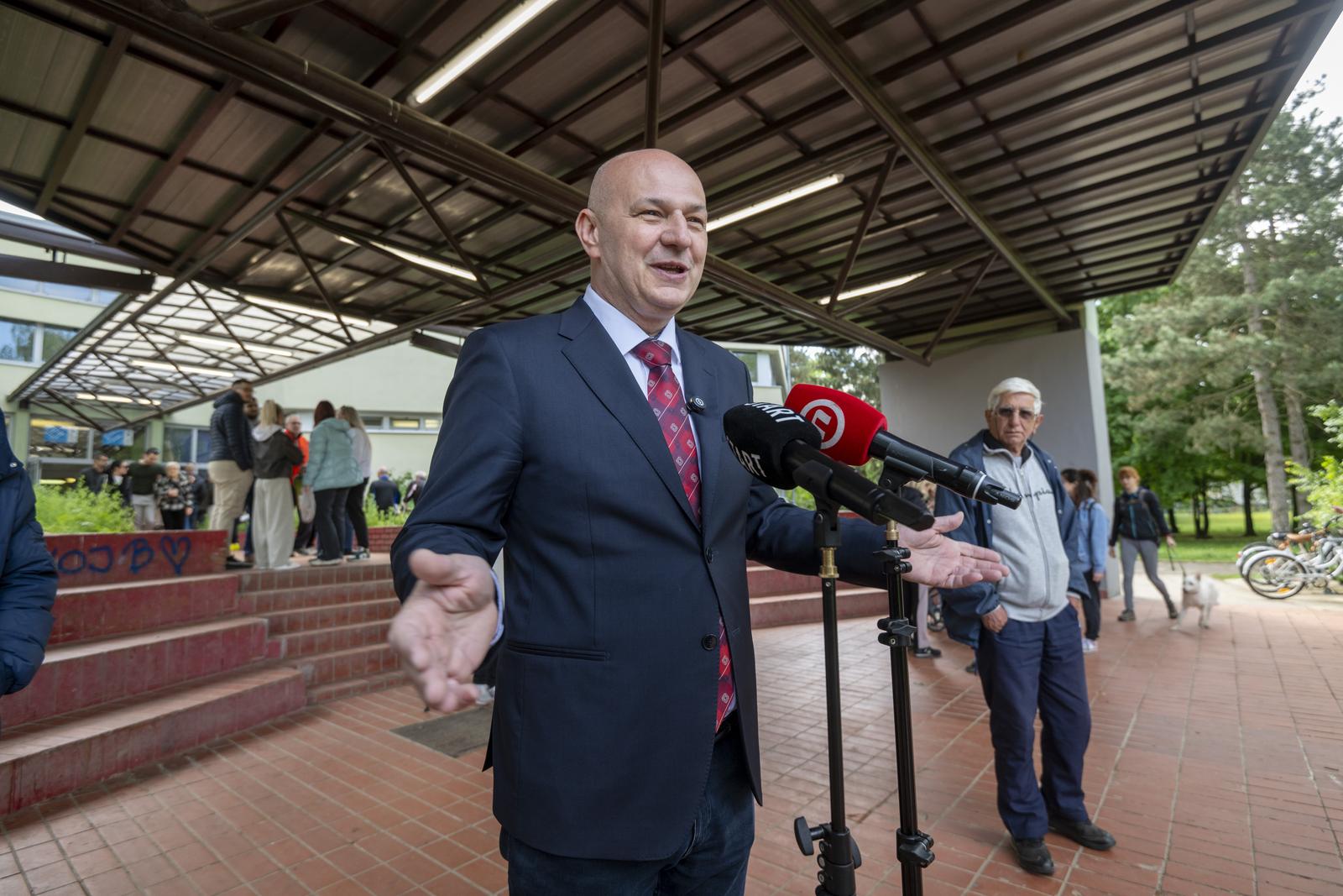 Zagreb: Mislav Kolakušić glasovao na parlamentarnim izborima