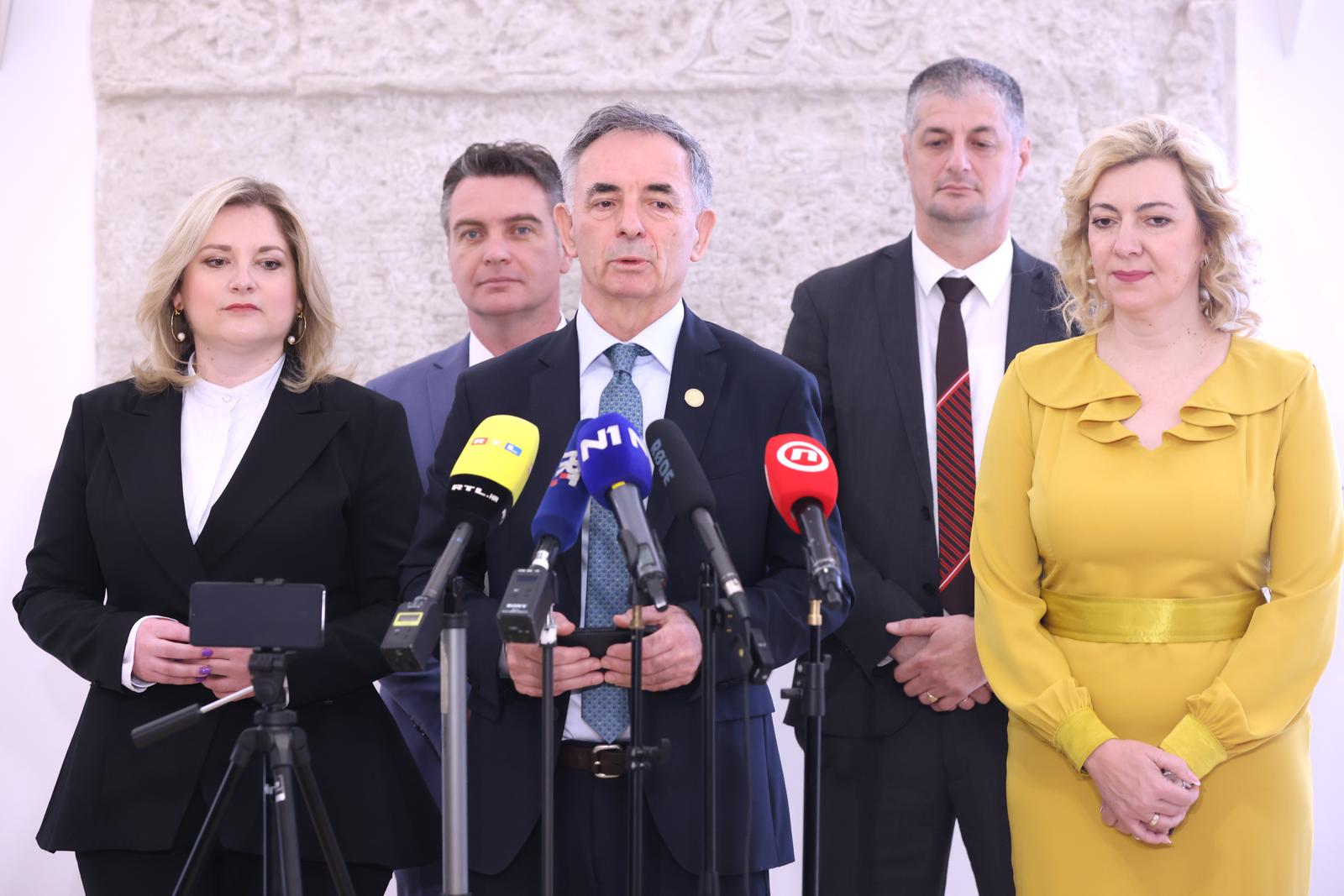 Zagreb:  Samostalna demokratska srpska stranka predala kandidature DIP-u