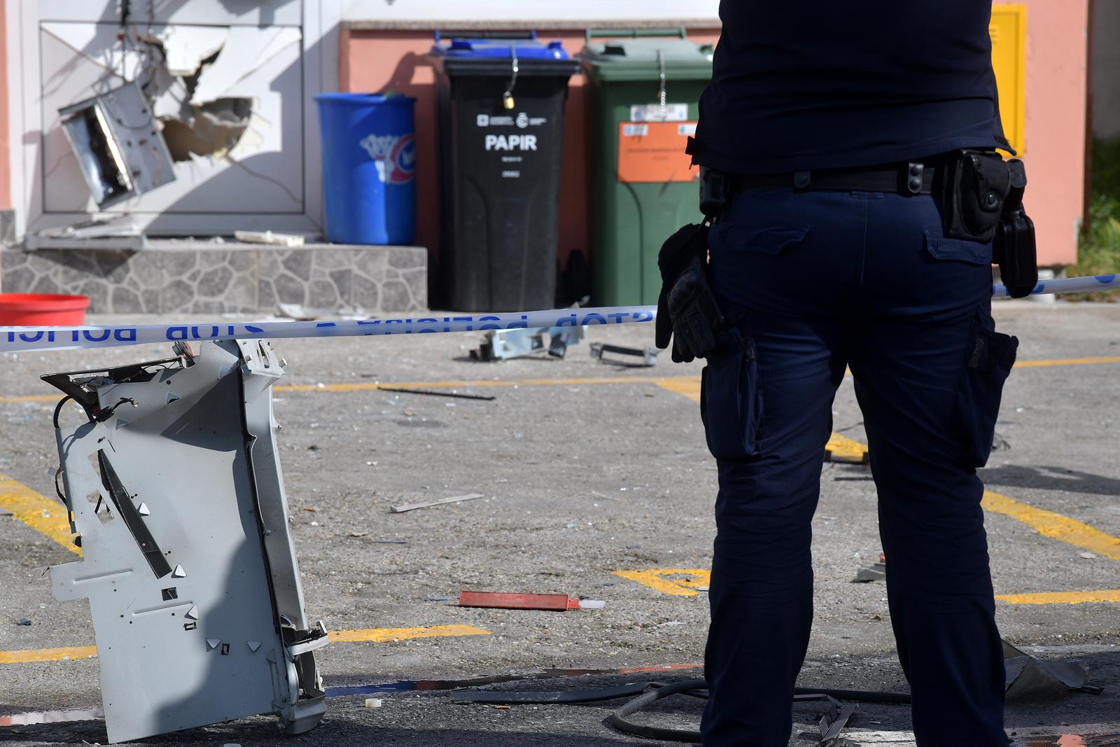 Zagreb: Usred noći raznijeli bankomat u Vukomercu, policija obavlja očevid