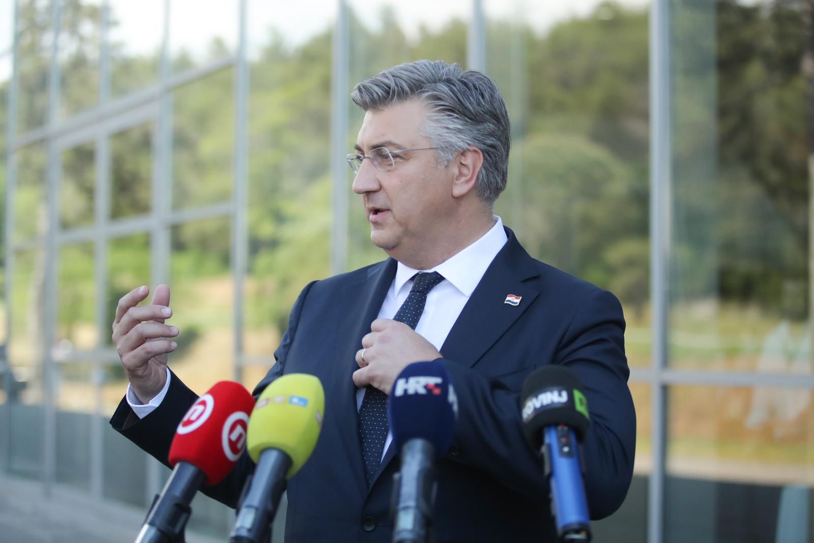 Poreč: Premijer Andrej Plenković obratio se medijima nakon posjeta festivalu Vinistra