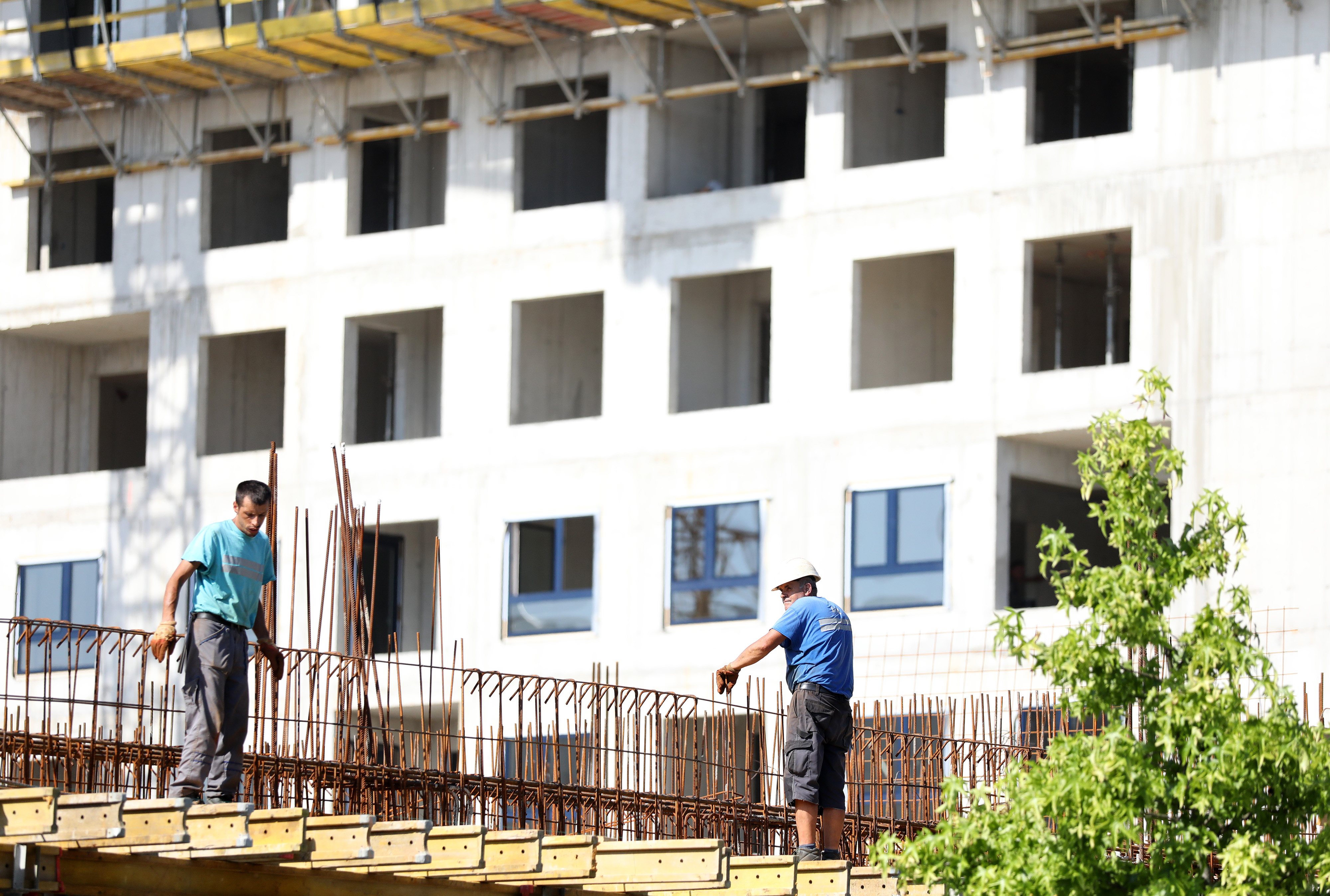 Zagreb: Unatoč visokim temperaturama radnici na gradilištima i dalje rade