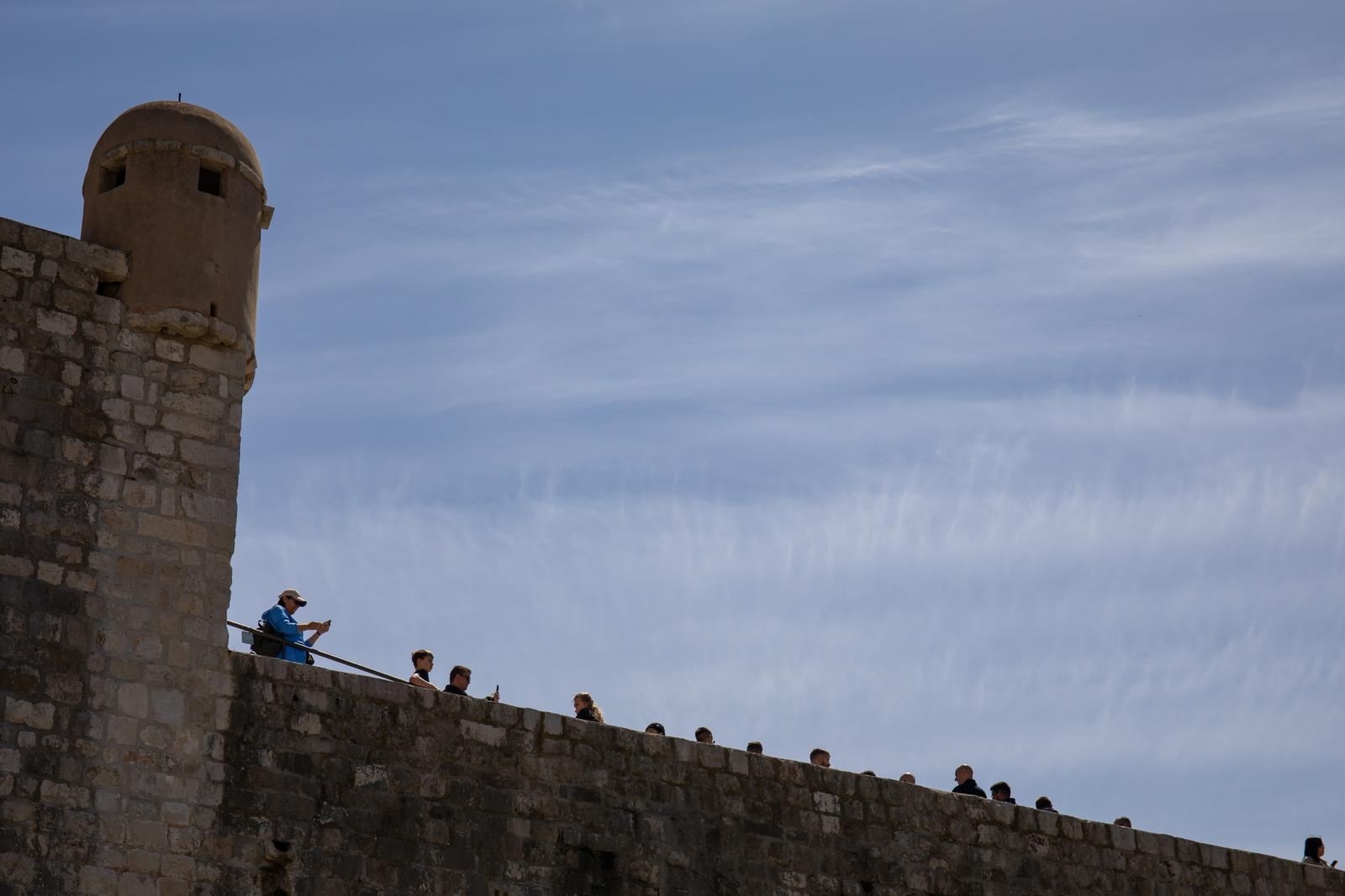 Dubrovnik: Turisti razgledavaju gradske znamenitosti