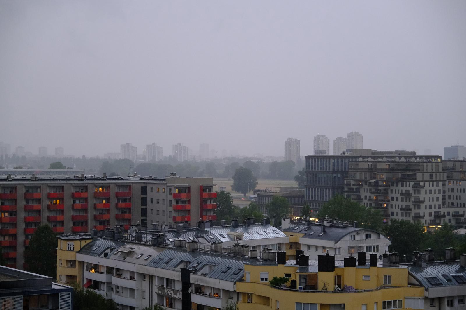 Grmljavina i kiša u večernjim satima zahvatila Zagreb