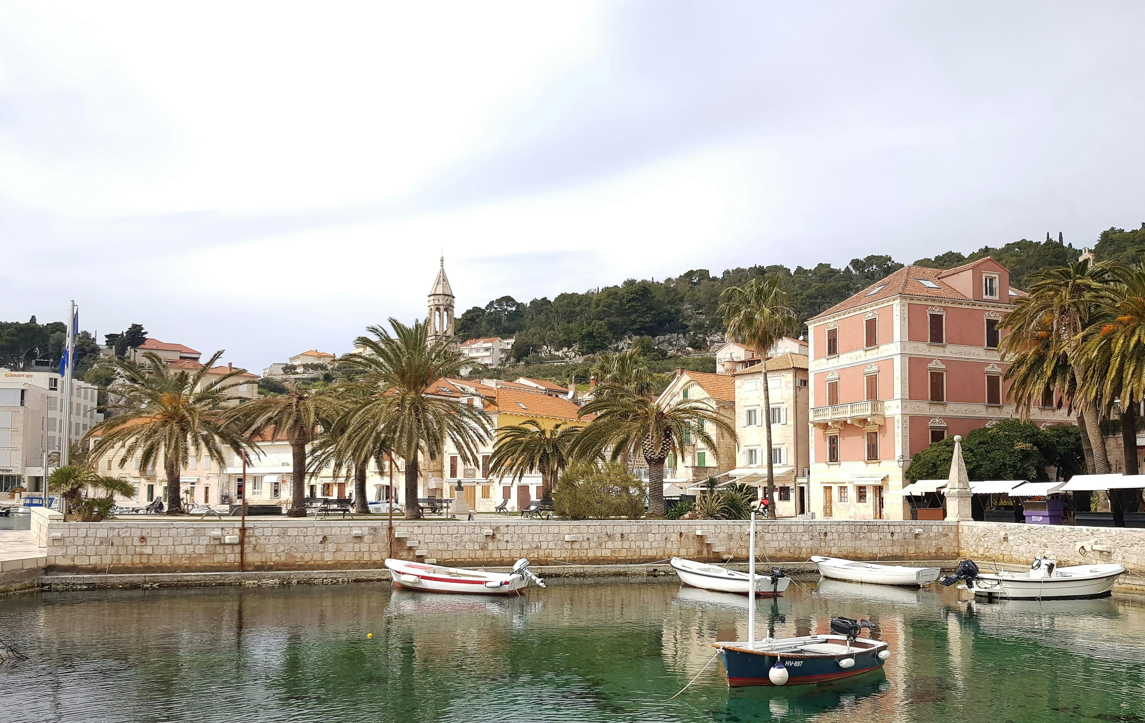 otok hvar