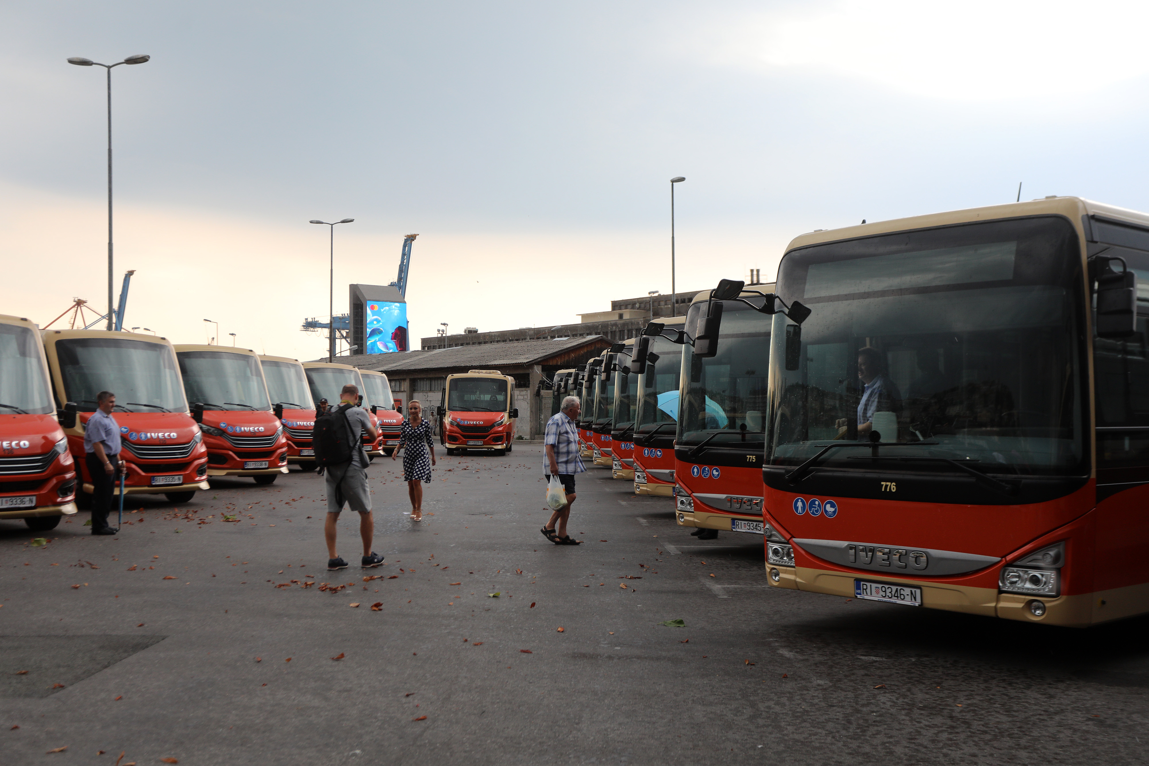 KD Autotrolej nabavlja 37 novih autobusa, danas je predstavljeno prvih 23