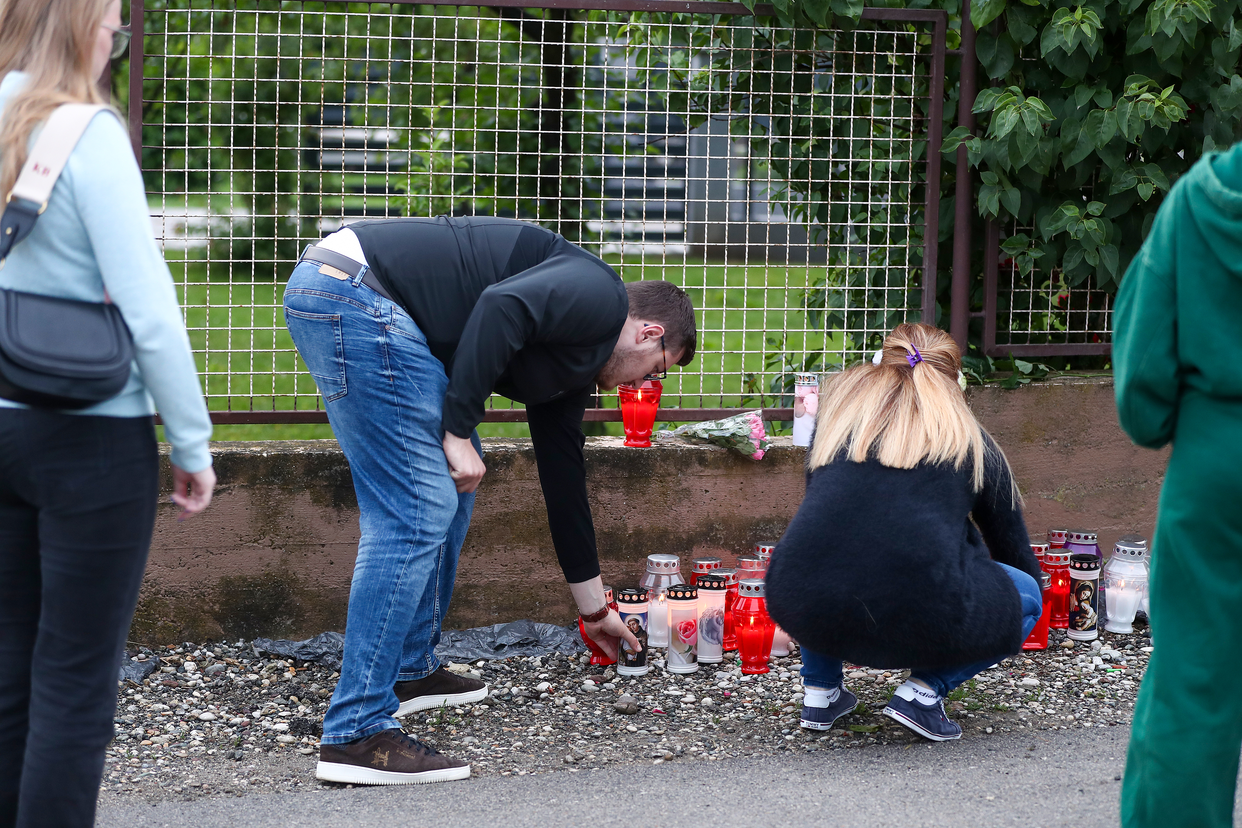 Mještani pale svijeće