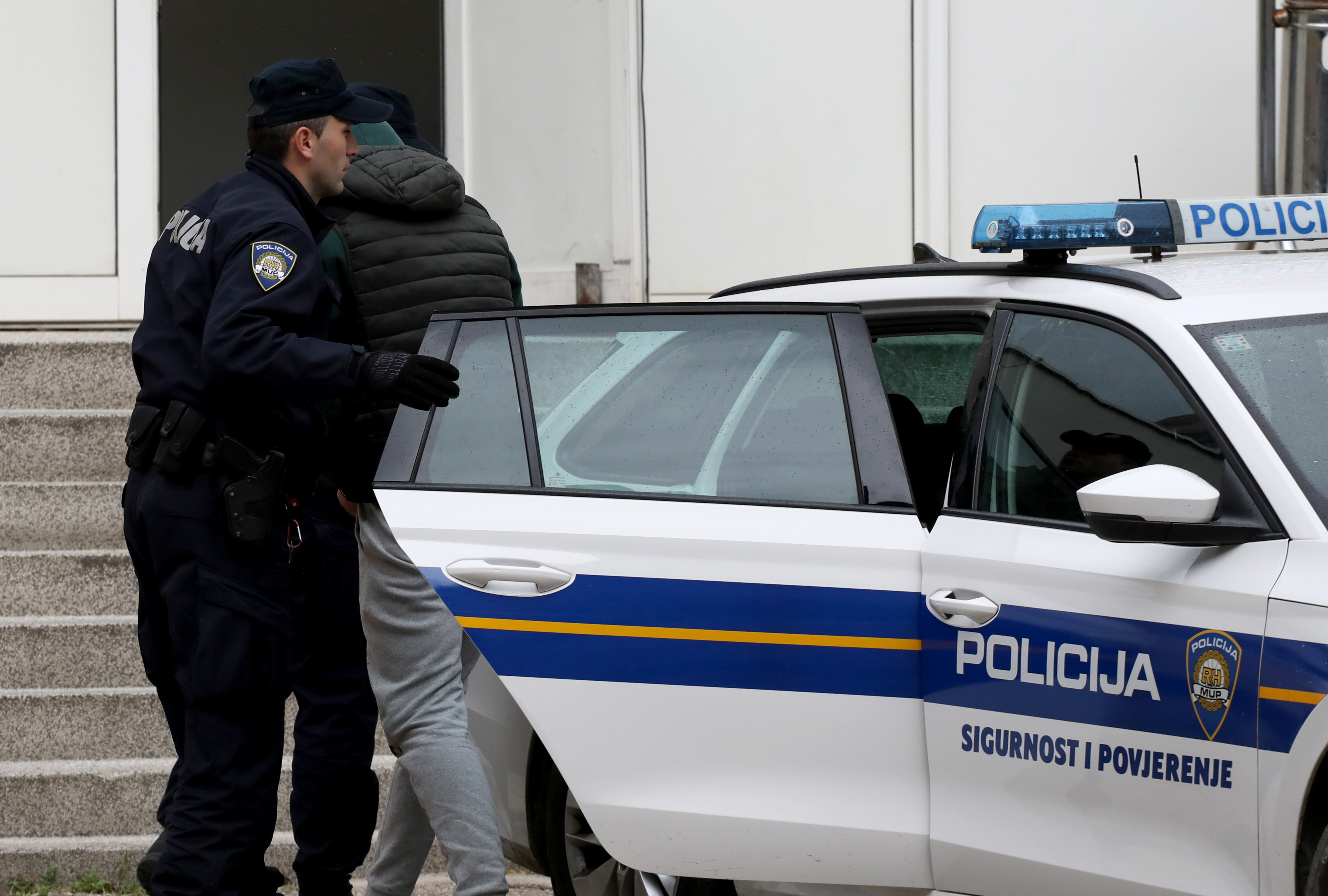 Šibenik: Privođenje osumnjičenih za napad sa smrtnom posljedicom