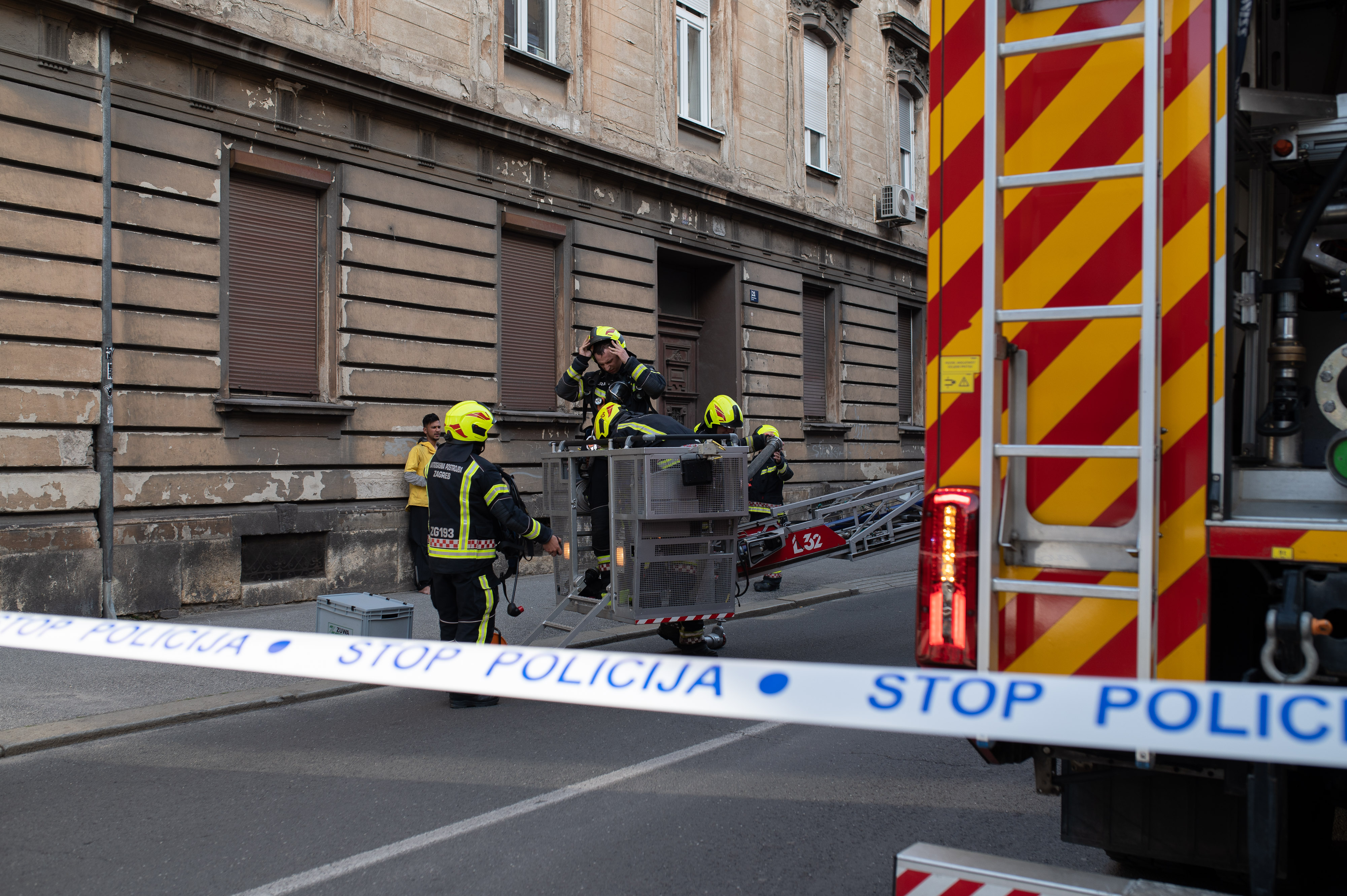 Zagreb: Požar na zgradi u Palmotićevoj ulici