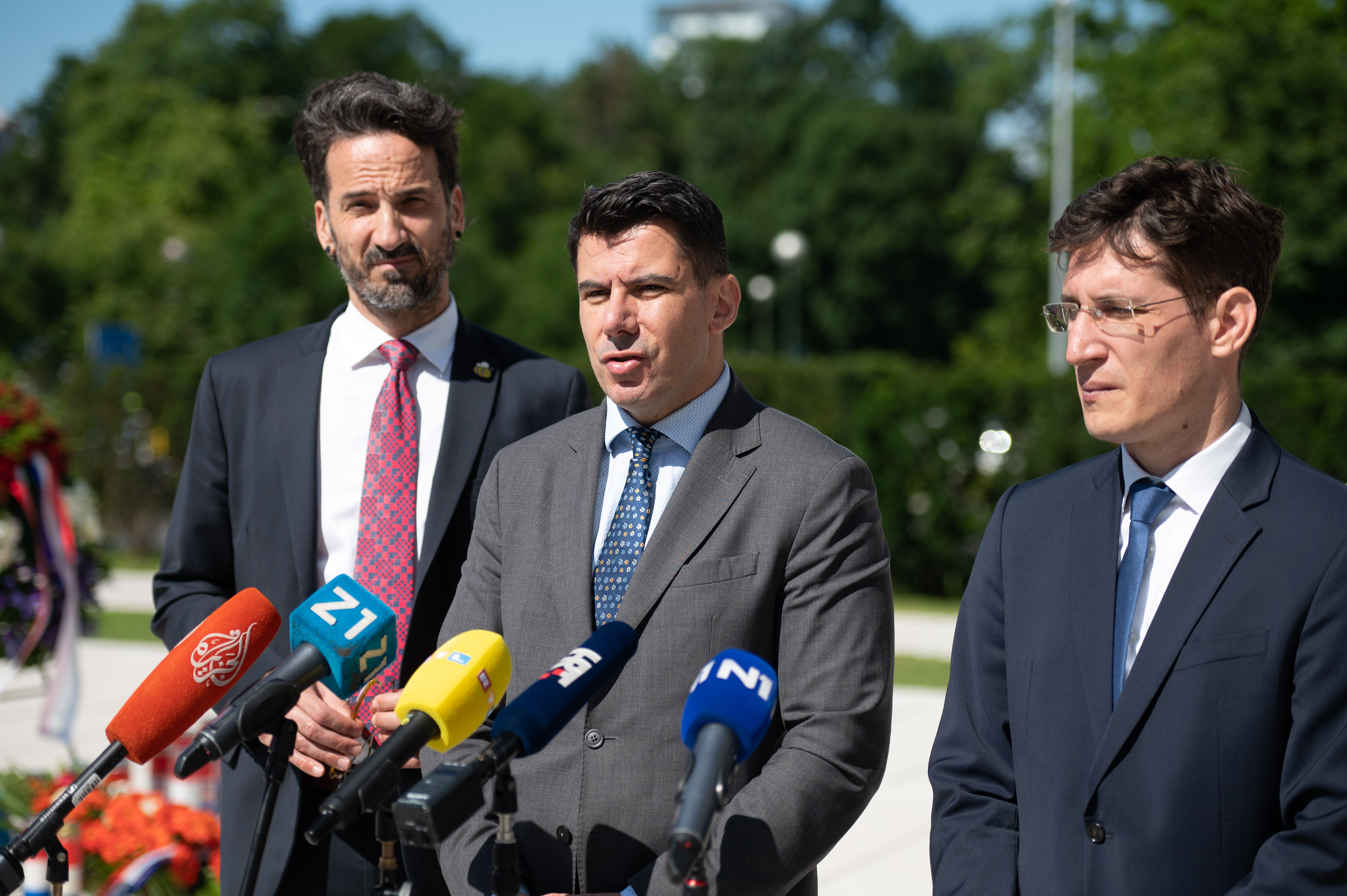 Zagreb: Članovi Vlade položili su vijence kod Spomenika domovini