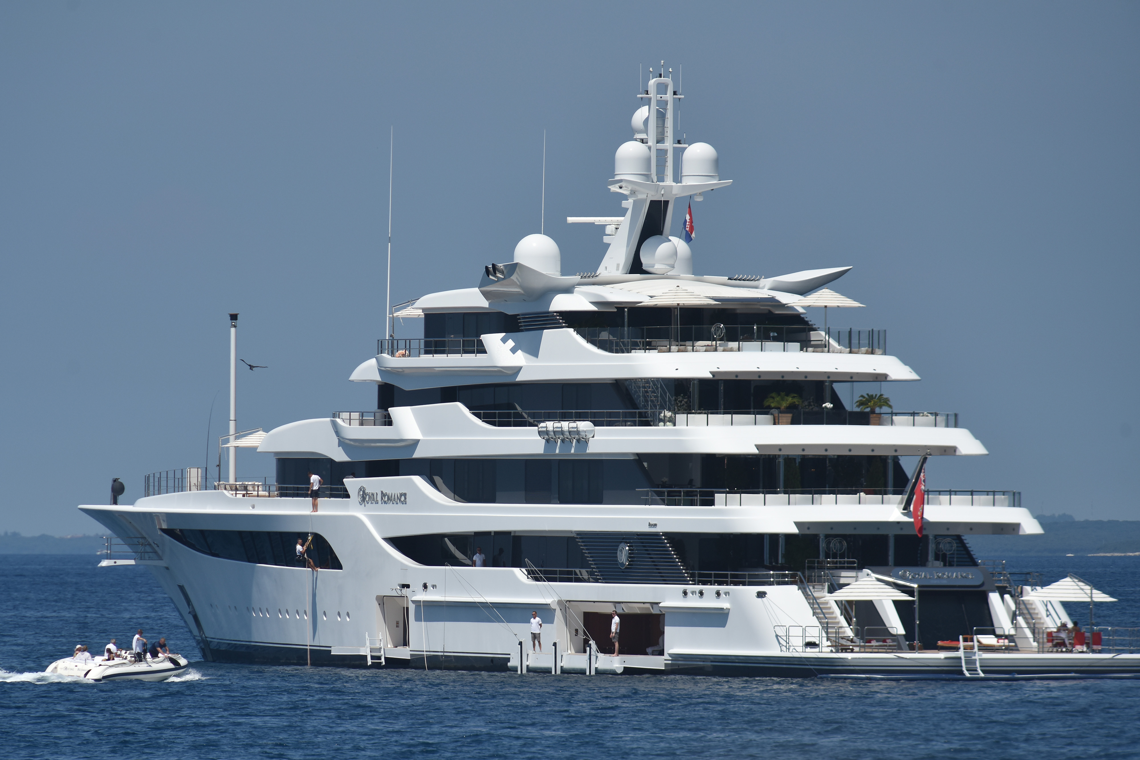 Luksuzna jahta  Royal Romance u fažanskom kanalu