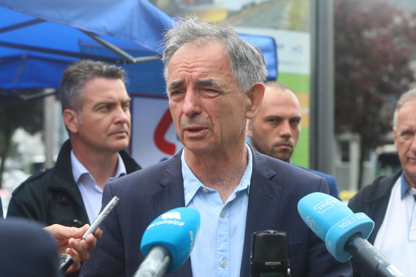 Kandidat za EU parlament Milorad Pupovac u Karlovcu