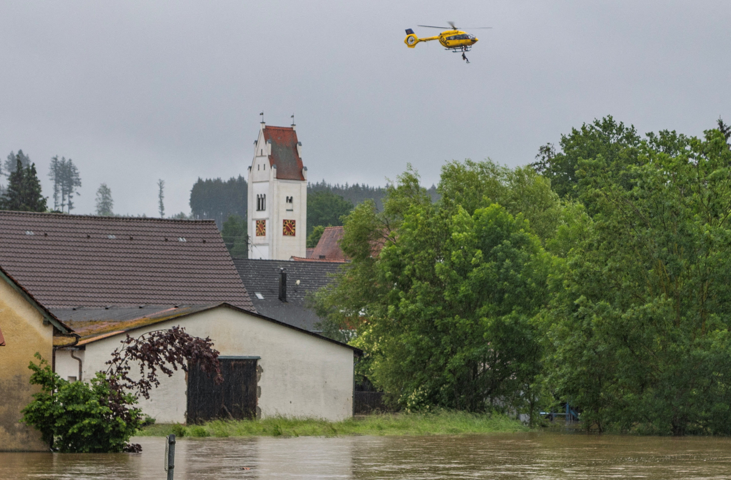 High water levels and heavy rain flood the south-western part of Bavaria