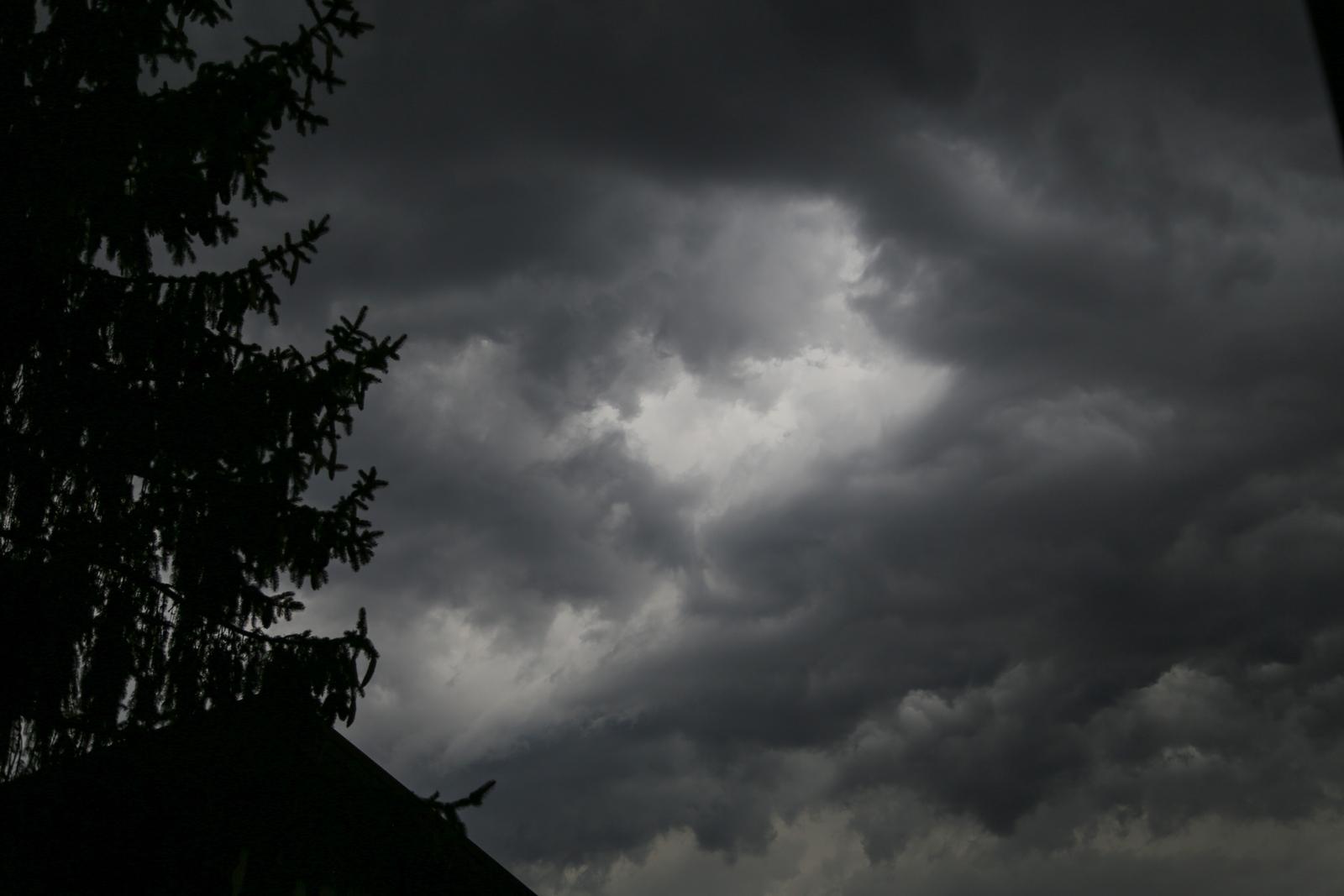 Tamni oblaci iznad Zagreba