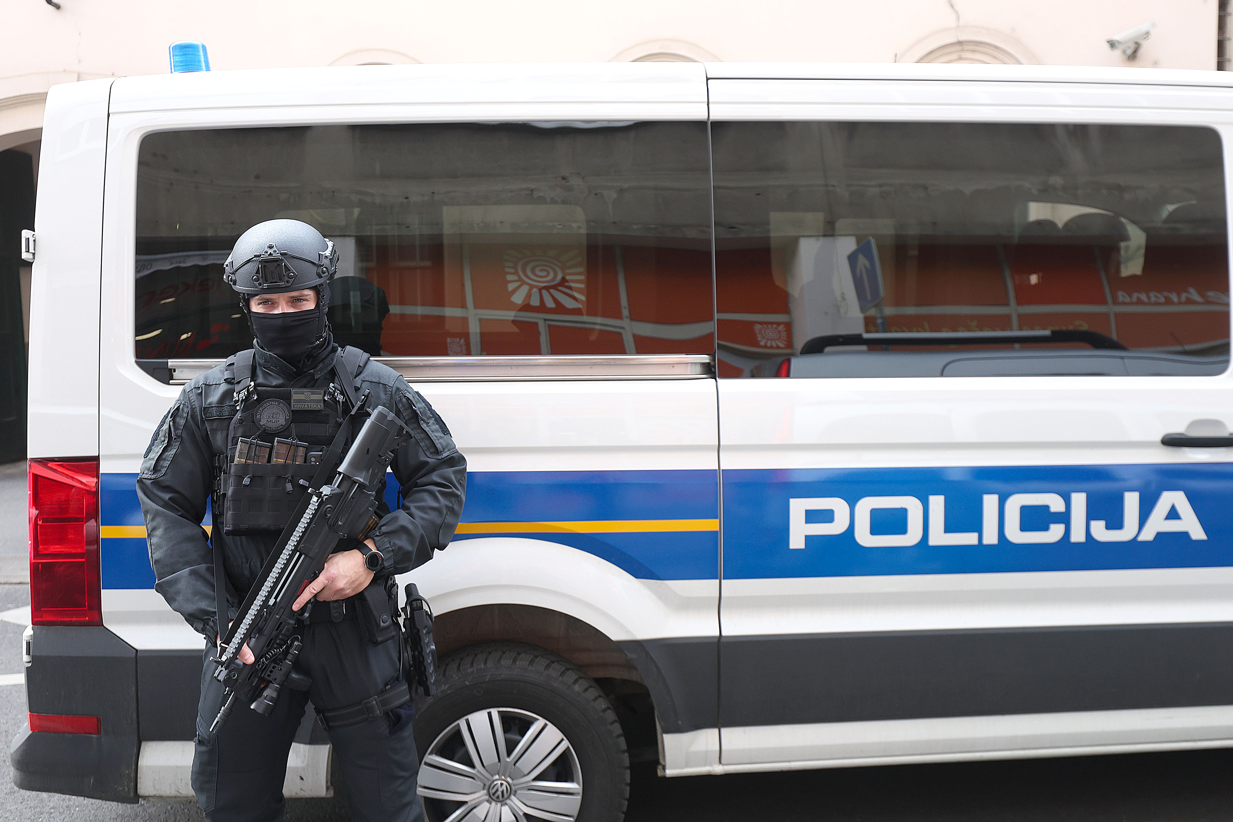 Zagreb: Dolazak Petra Ćosića i ostalih na Župnijski sud uz velike mjere osiguranja